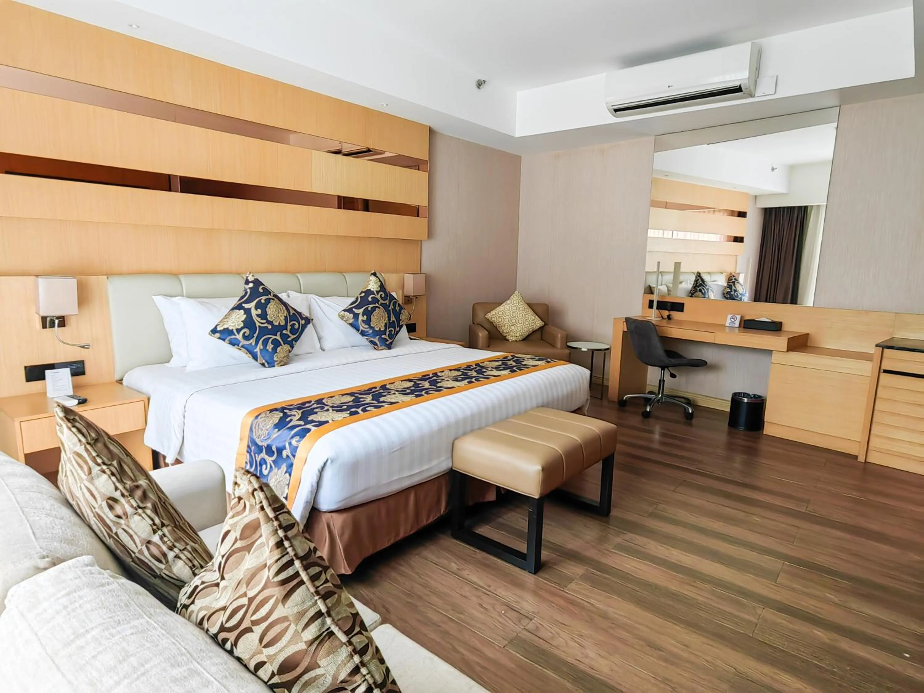 Bedroom, Bed in Best Western Plus Metro Clark