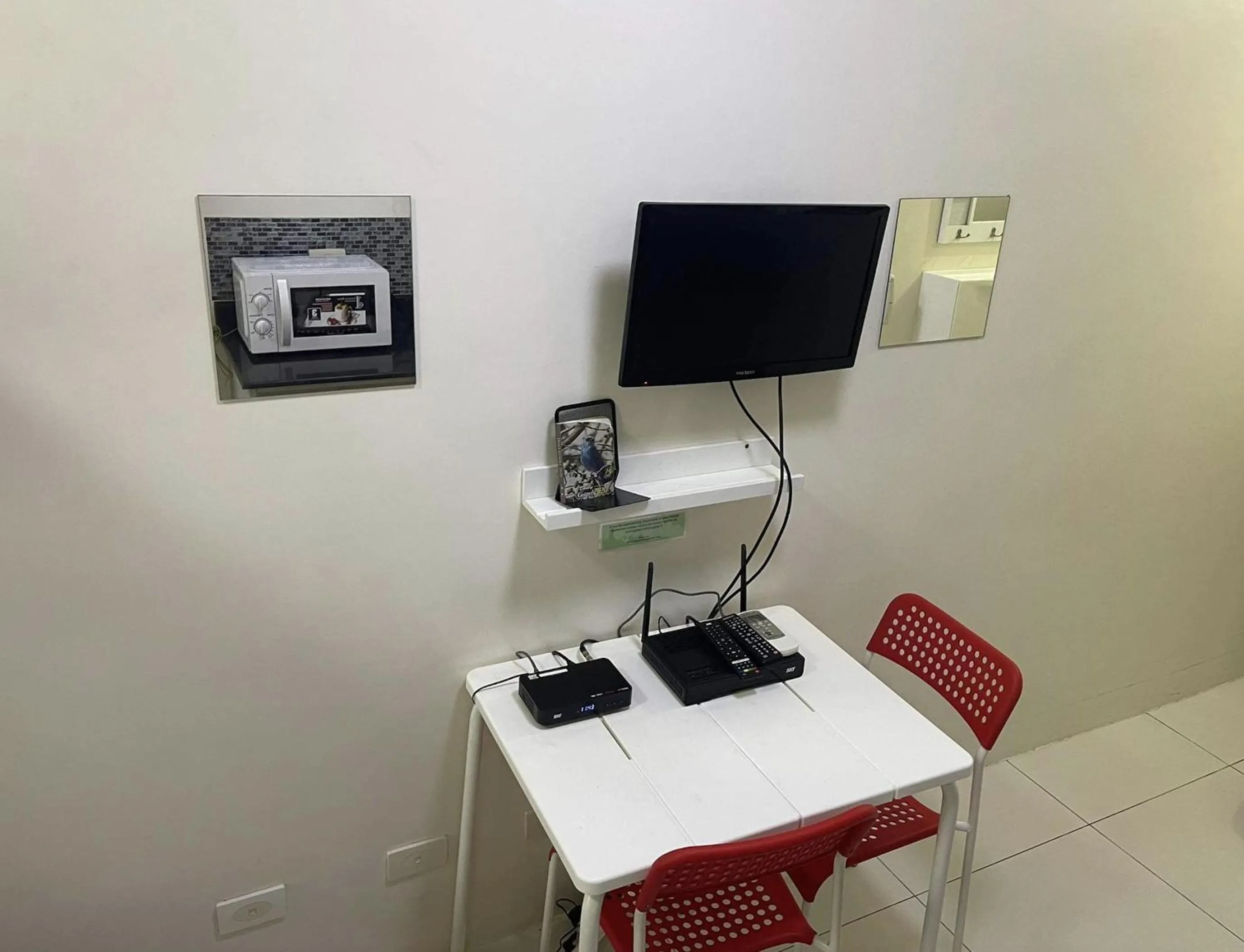 TV and multimedia in Green Residences Stays by PBYY