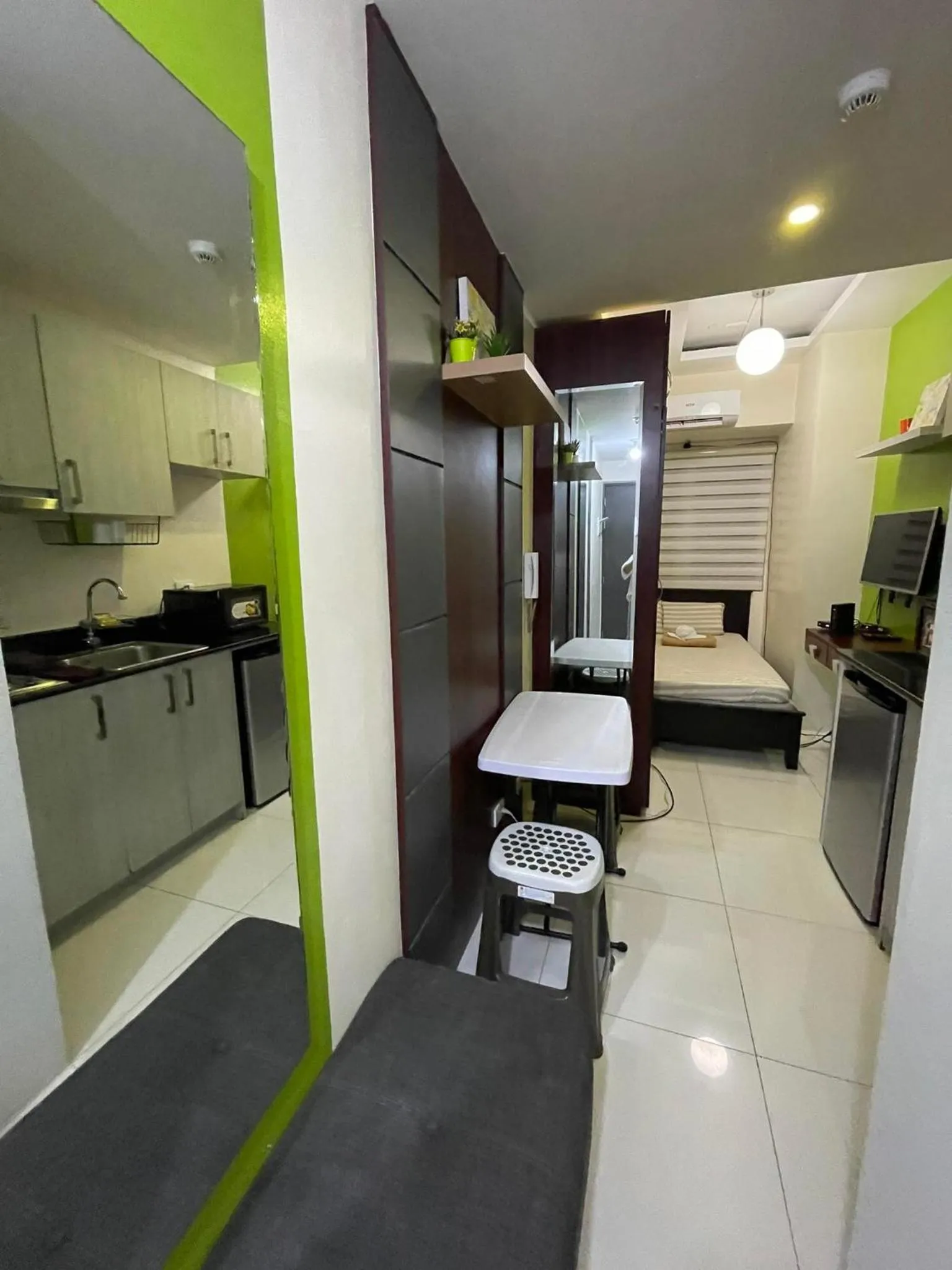 Kitchen or kitchenette in Green Residences Stays by PBYY