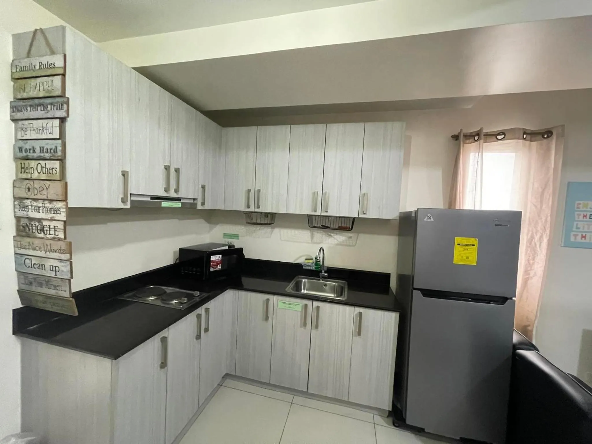 Kitchen or kitchenette in Green Residences Stays by PBYY