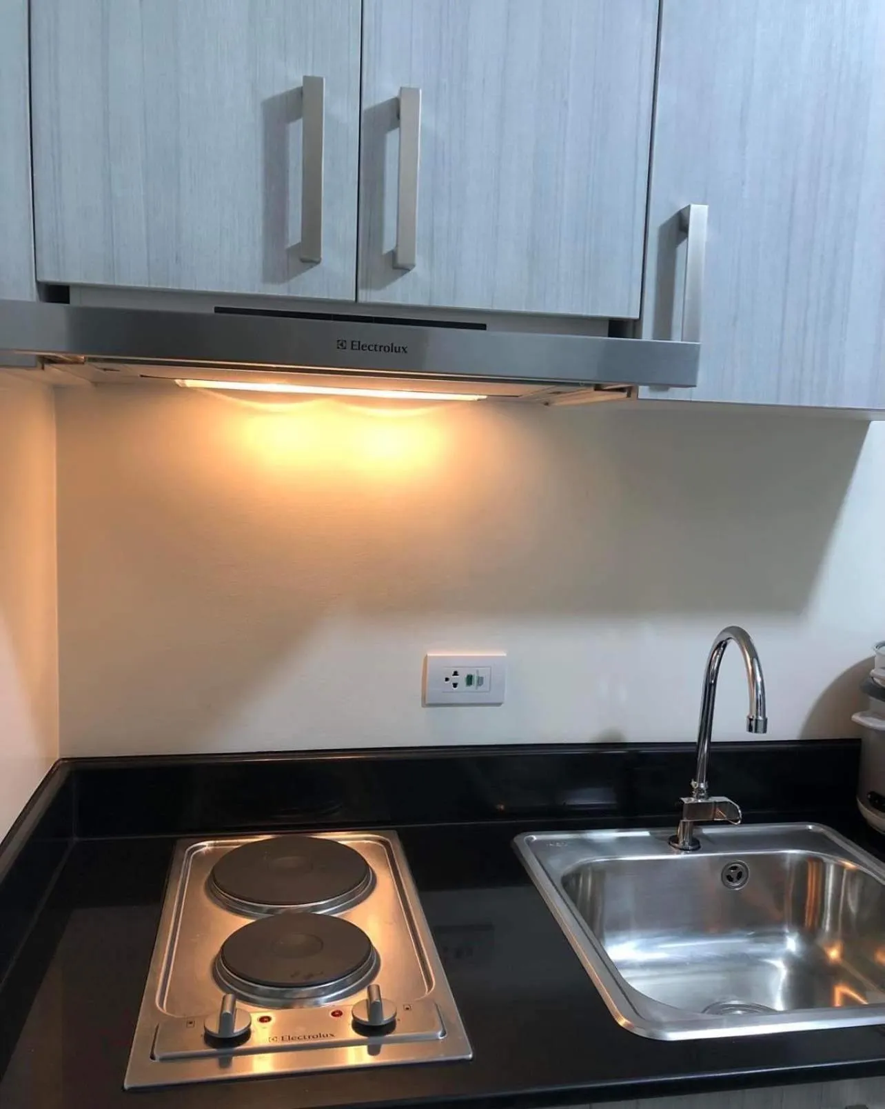 Kitchen or kitchenette in Green Residences Stays by PBYY