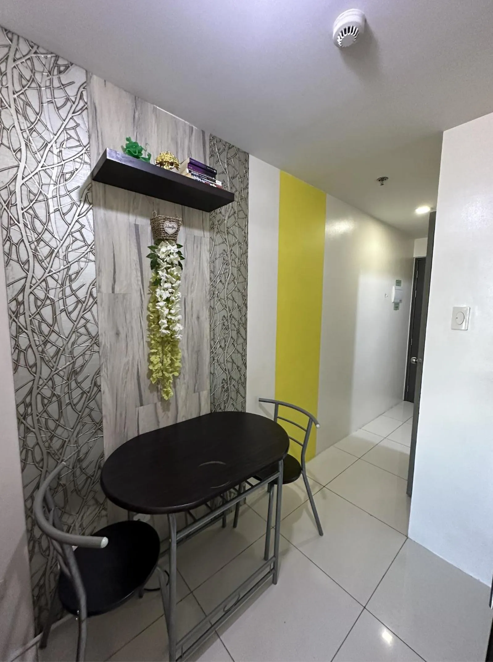 Dining area in Green Residences Stays by PBYY