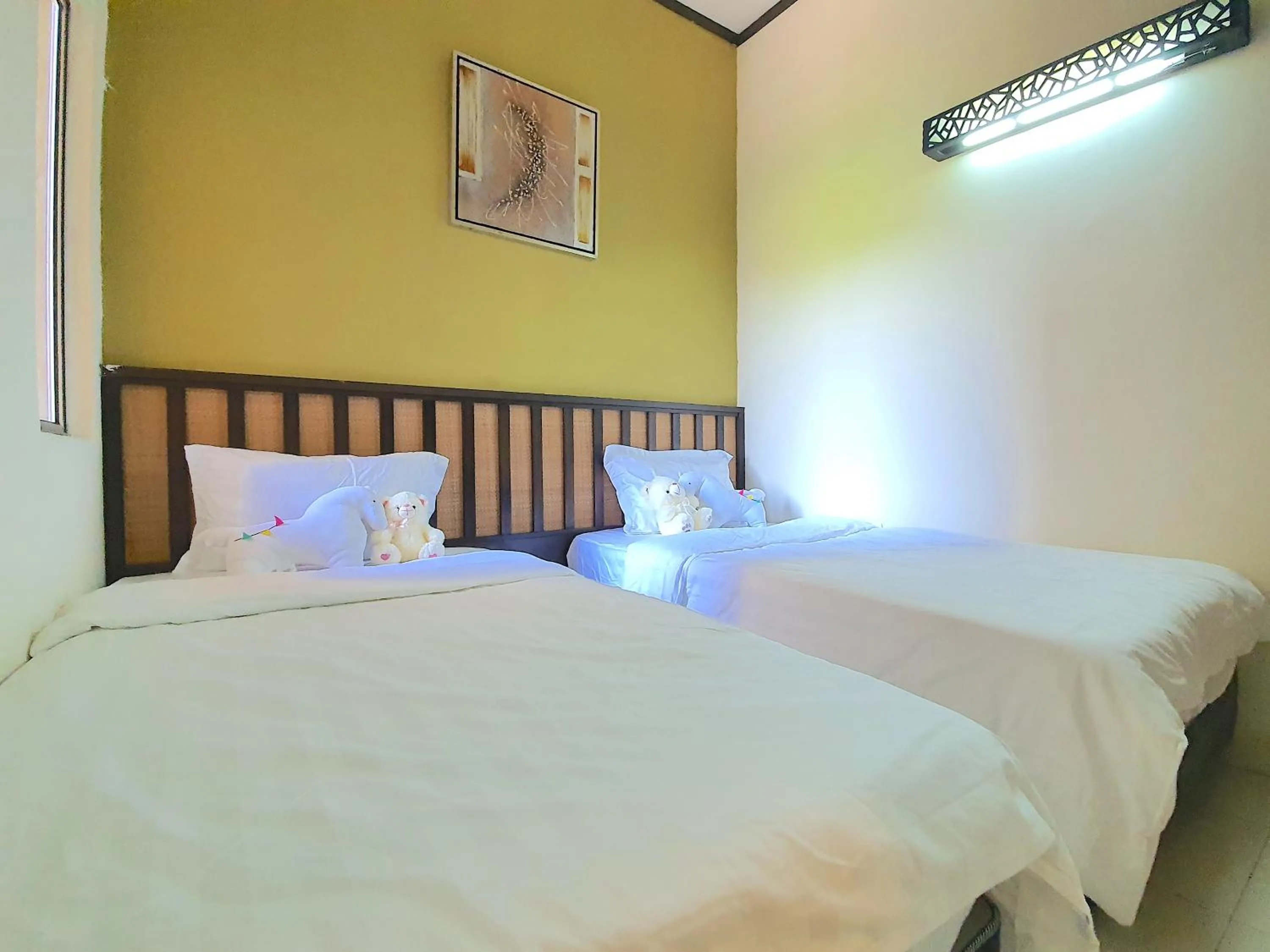 Bedroom, Bed in Gold Coast Morib Studio l Apartment I Penthouse