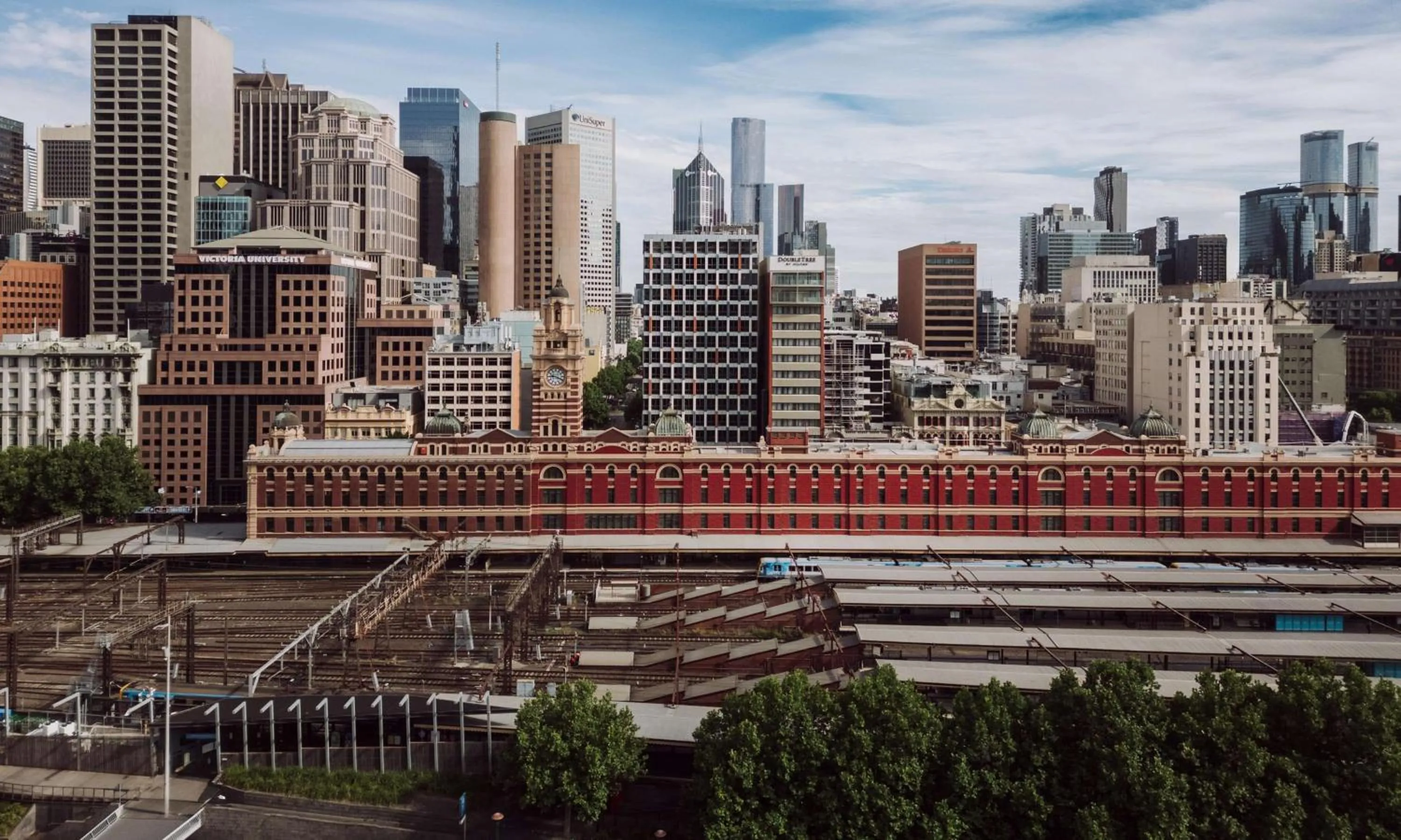 Property building in DoubleTree by Hilton Melbourne