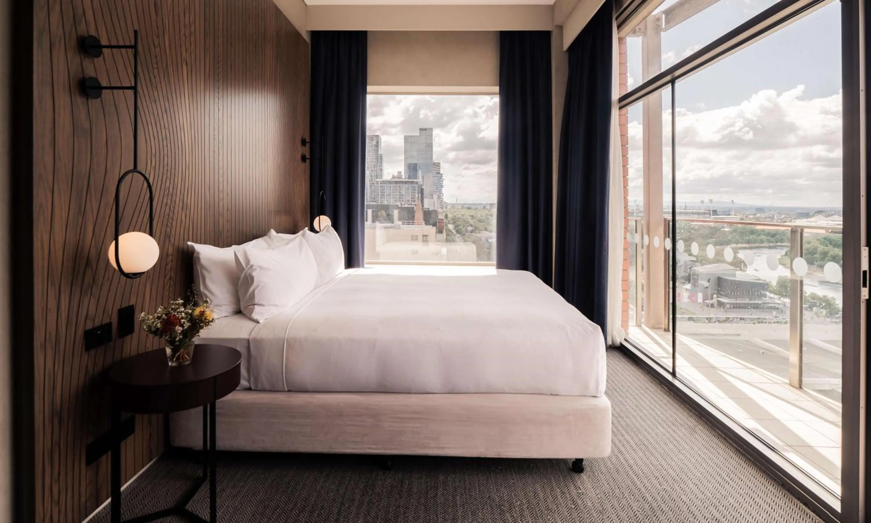 Bed in DoubleTree by Hilton Melbourne