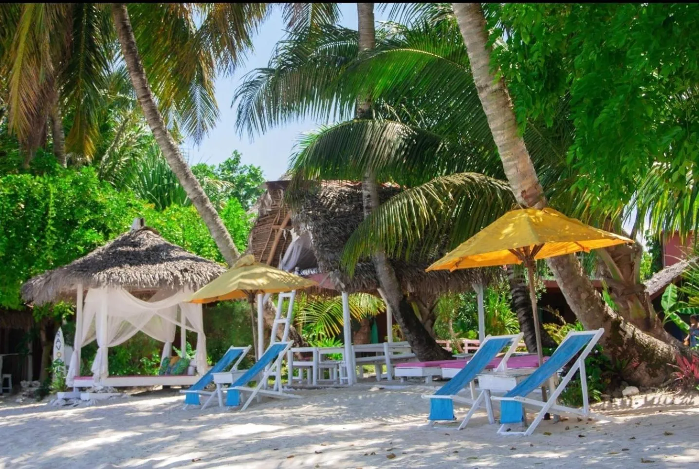 Patio in Hotel ECOLODGE LE RAVORAHA
