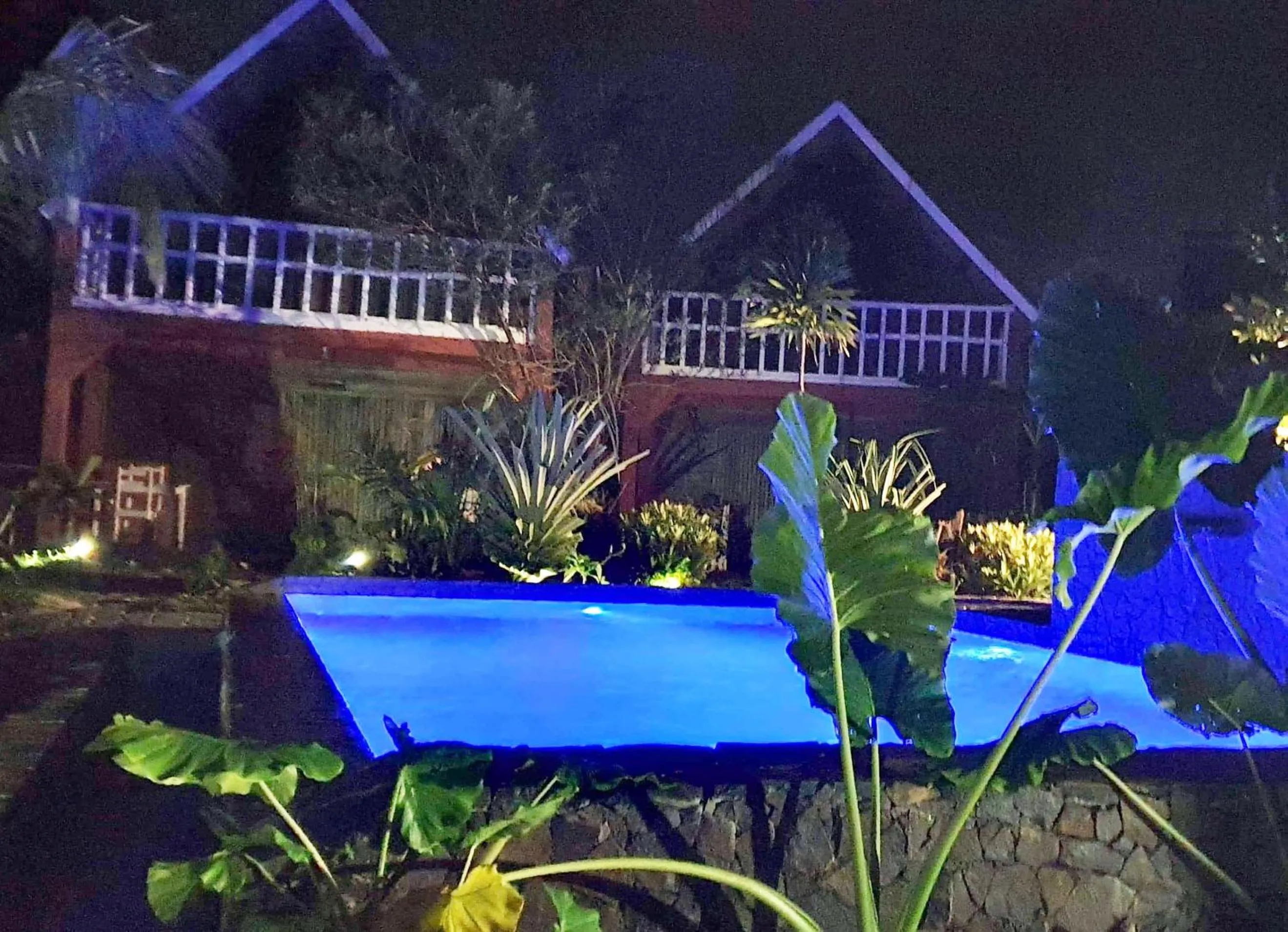 Swimming pool in Hotel ECOLODGE LE RAVORAHA