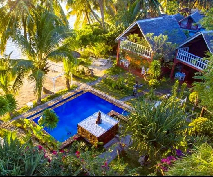 Swimming pool in Hotel ECOLODGE LE RAVORAHA