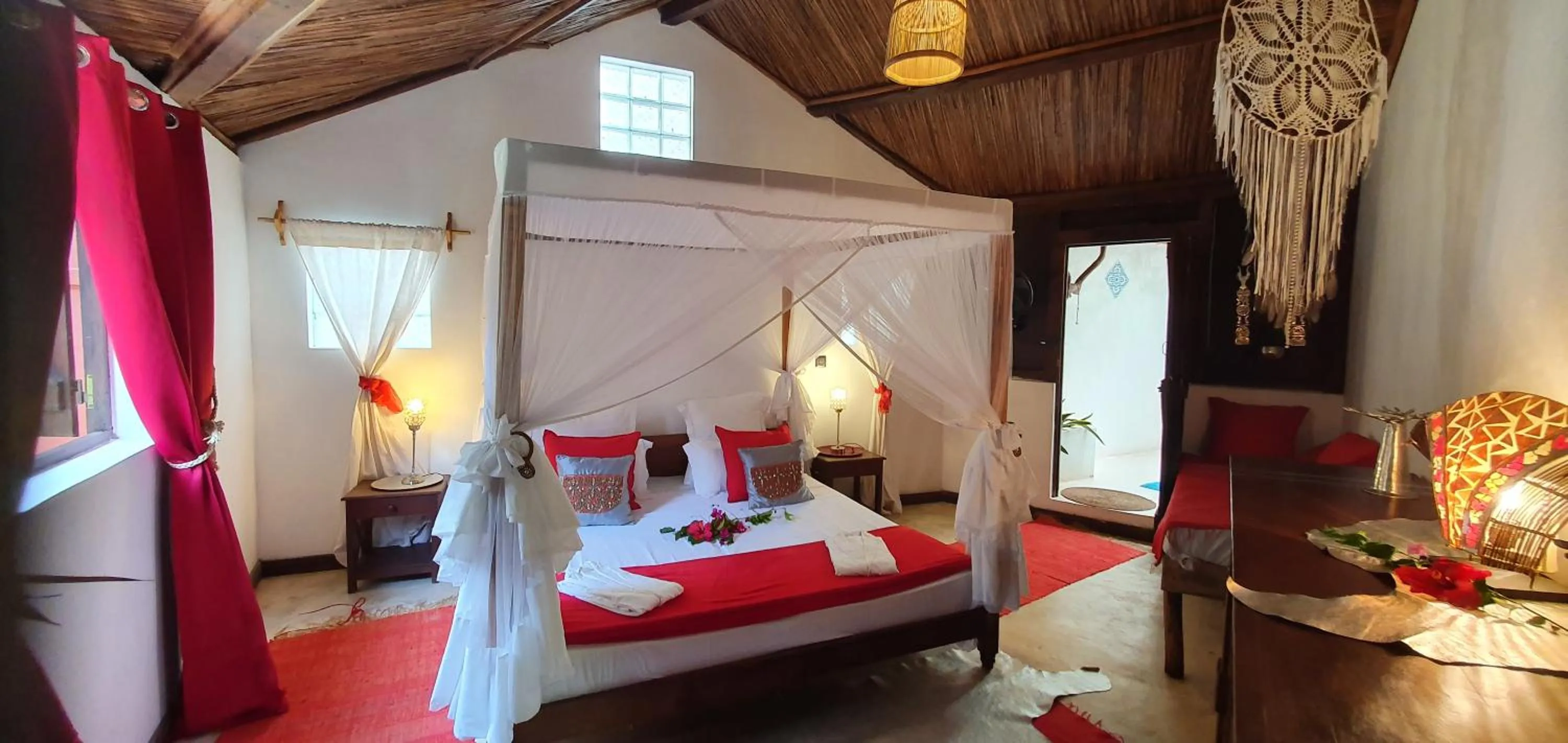 Bed in Hotel ECOLODGE LE RAVORAHA