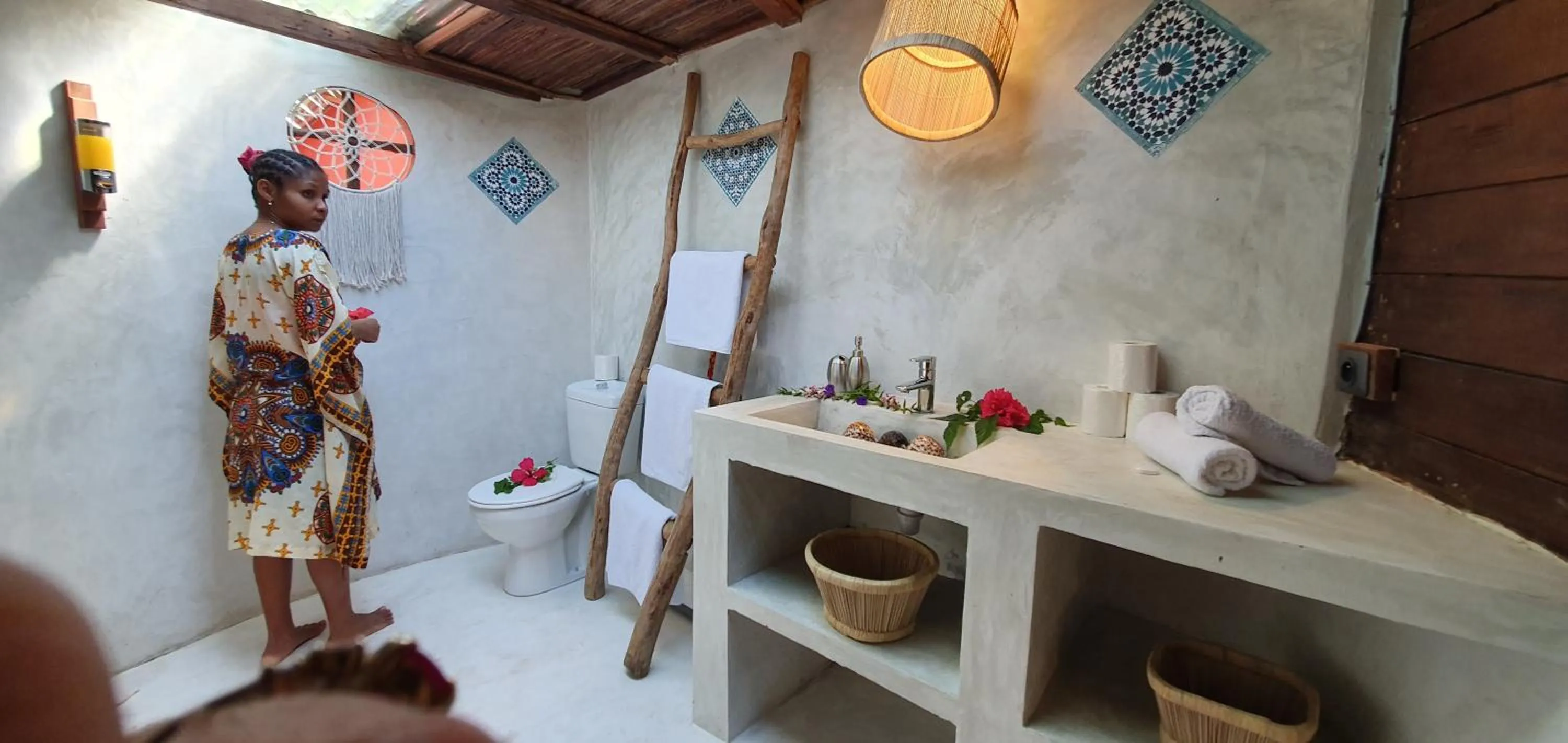 Toilet in Hotel ECOLODGE LE RAVORAHA