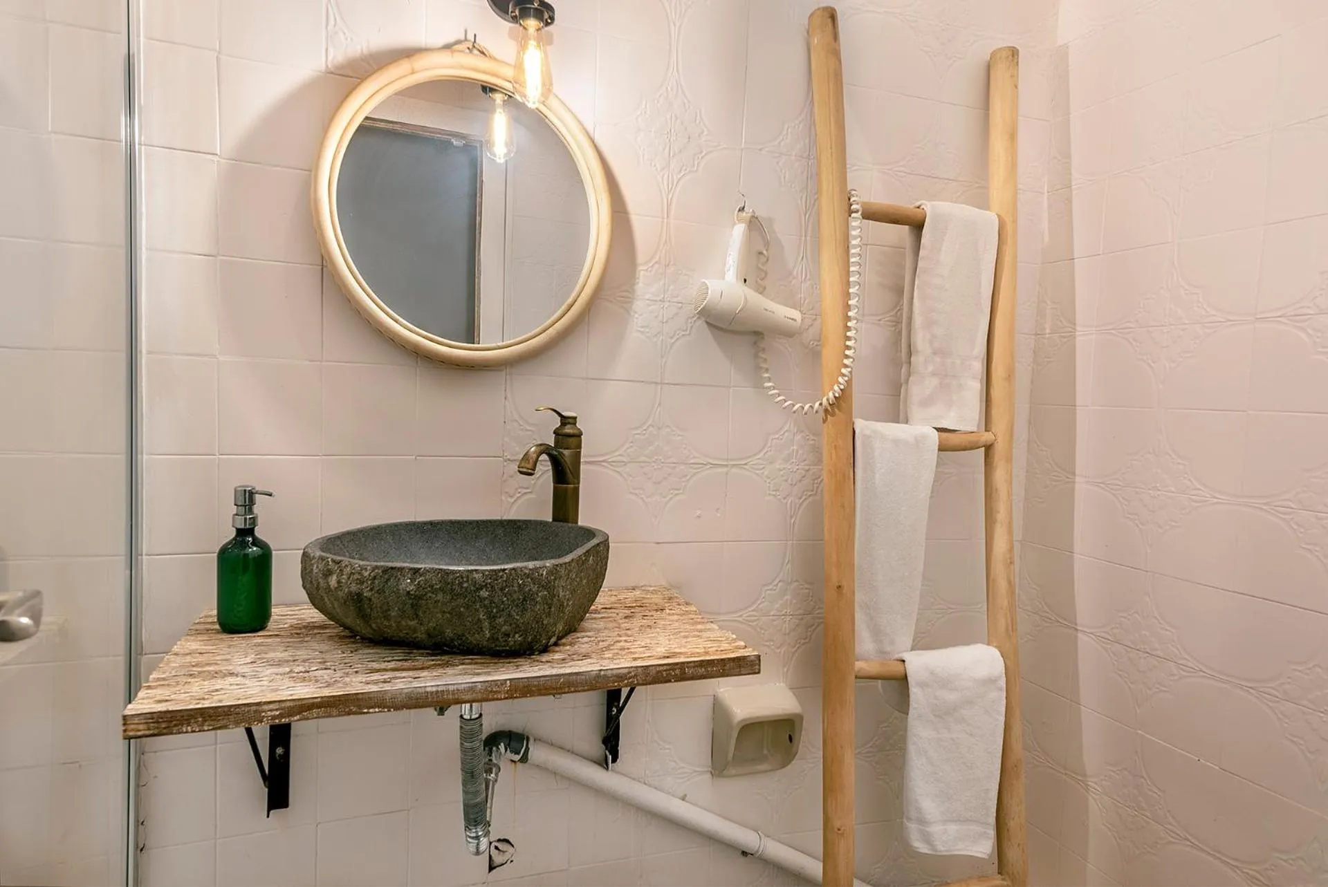 Bathroom in La Guarida Suites