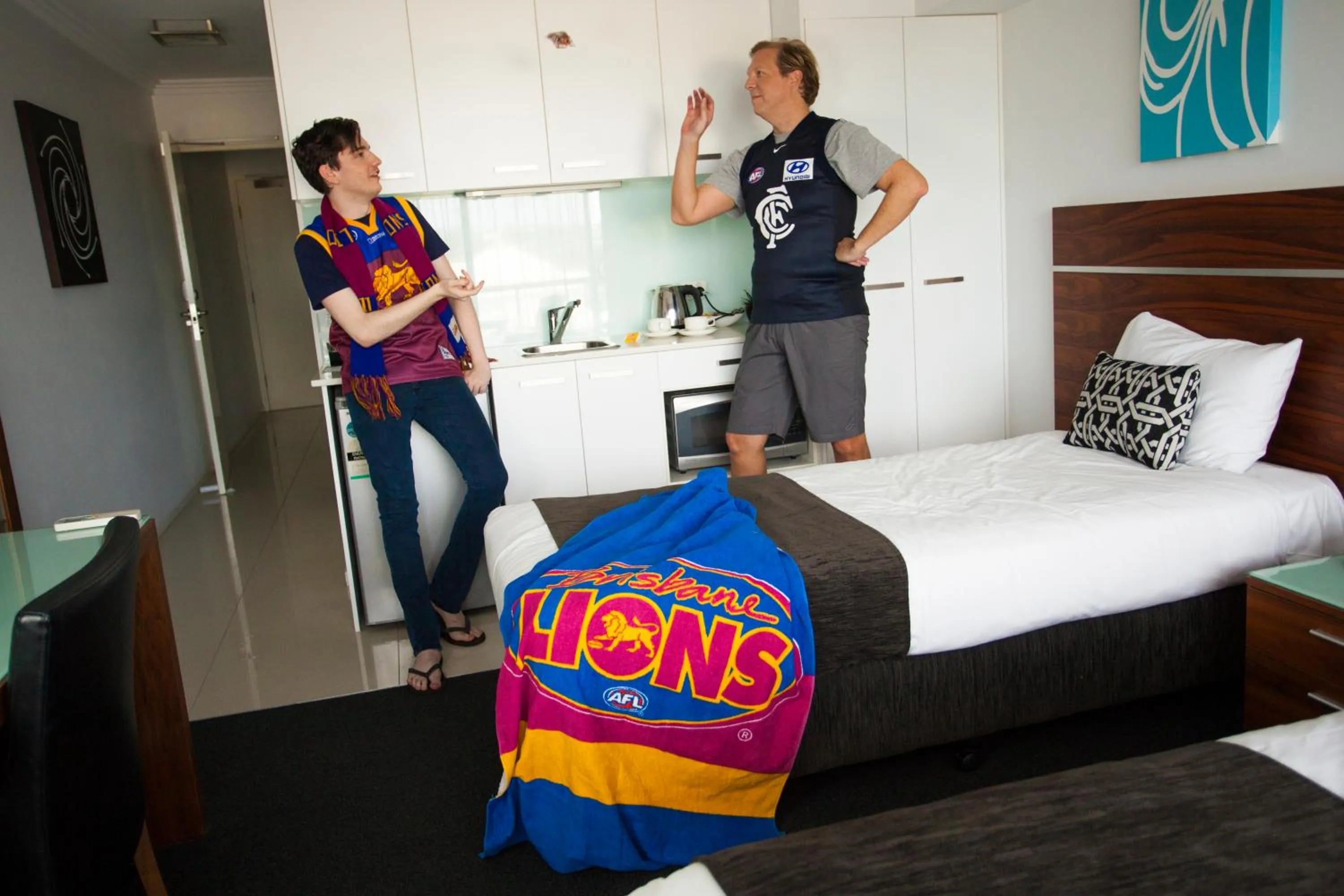 Kitchen or kitchenette, Bed in Hotel Chino