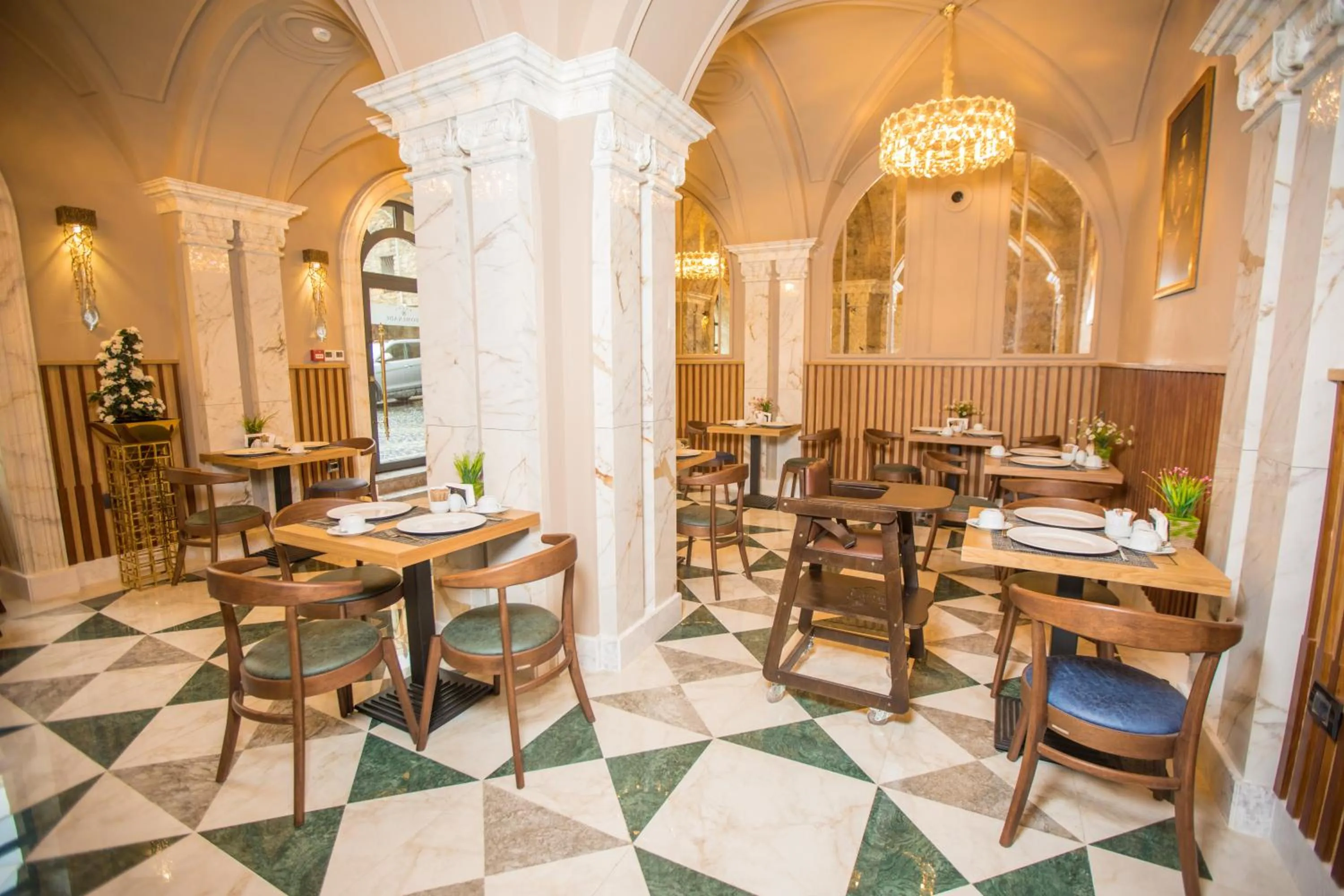 Restaurant/places to eat in Promenade Hotel Baku