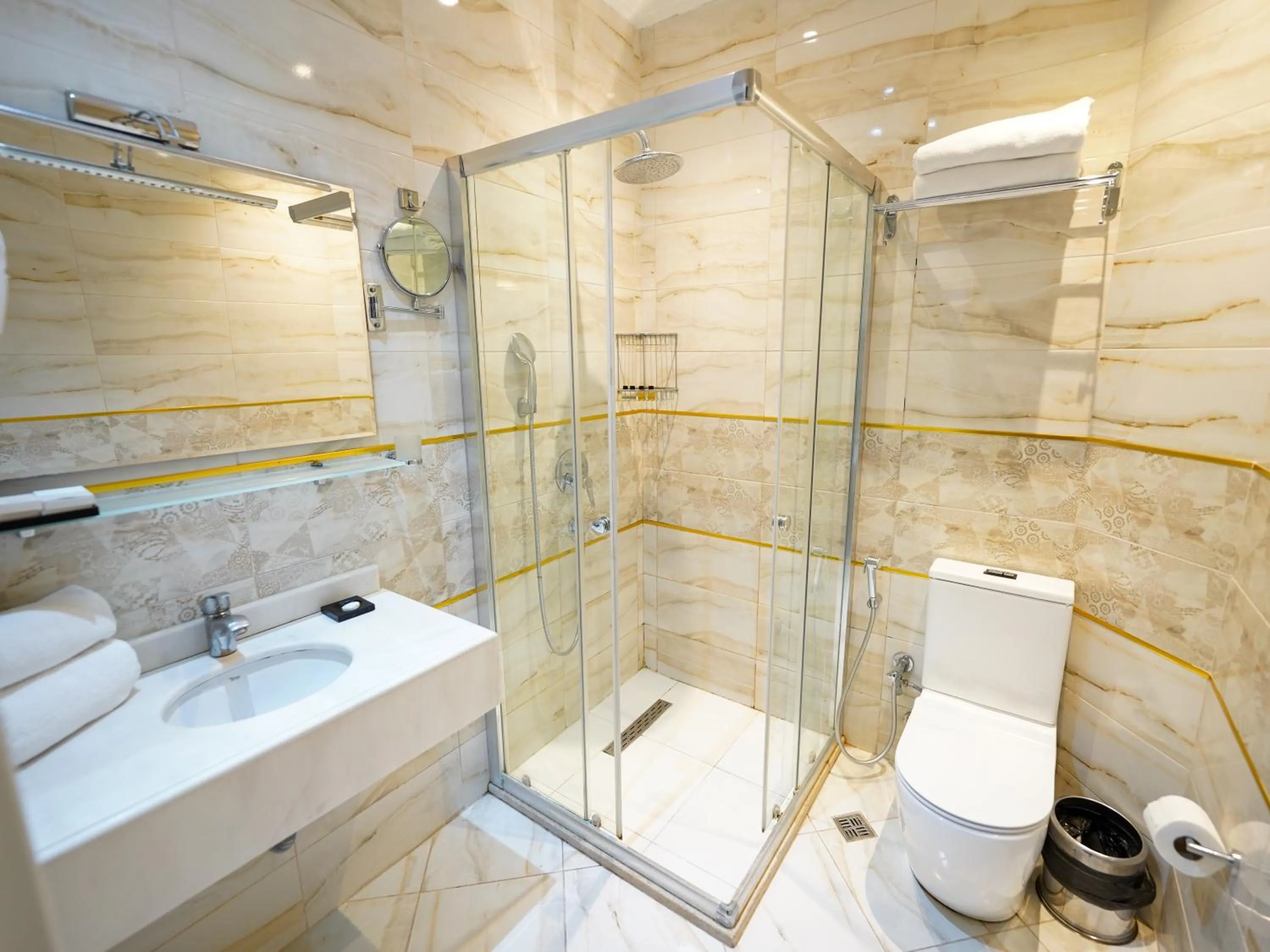 Shower in Promenade Hotel Baku