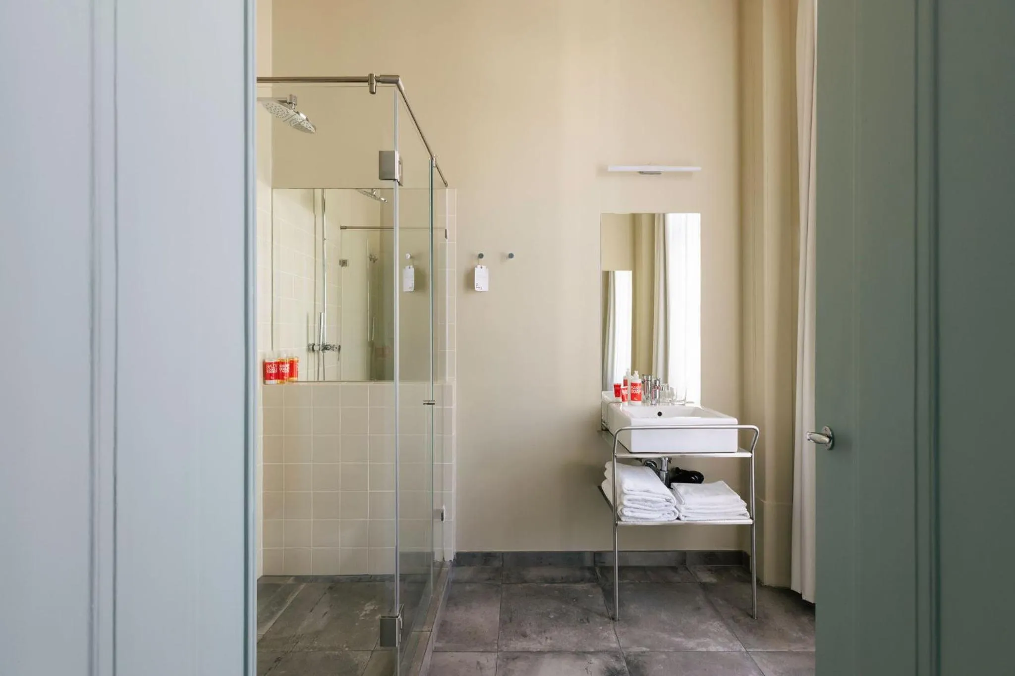 Esqina Cosmopolitan Lodge