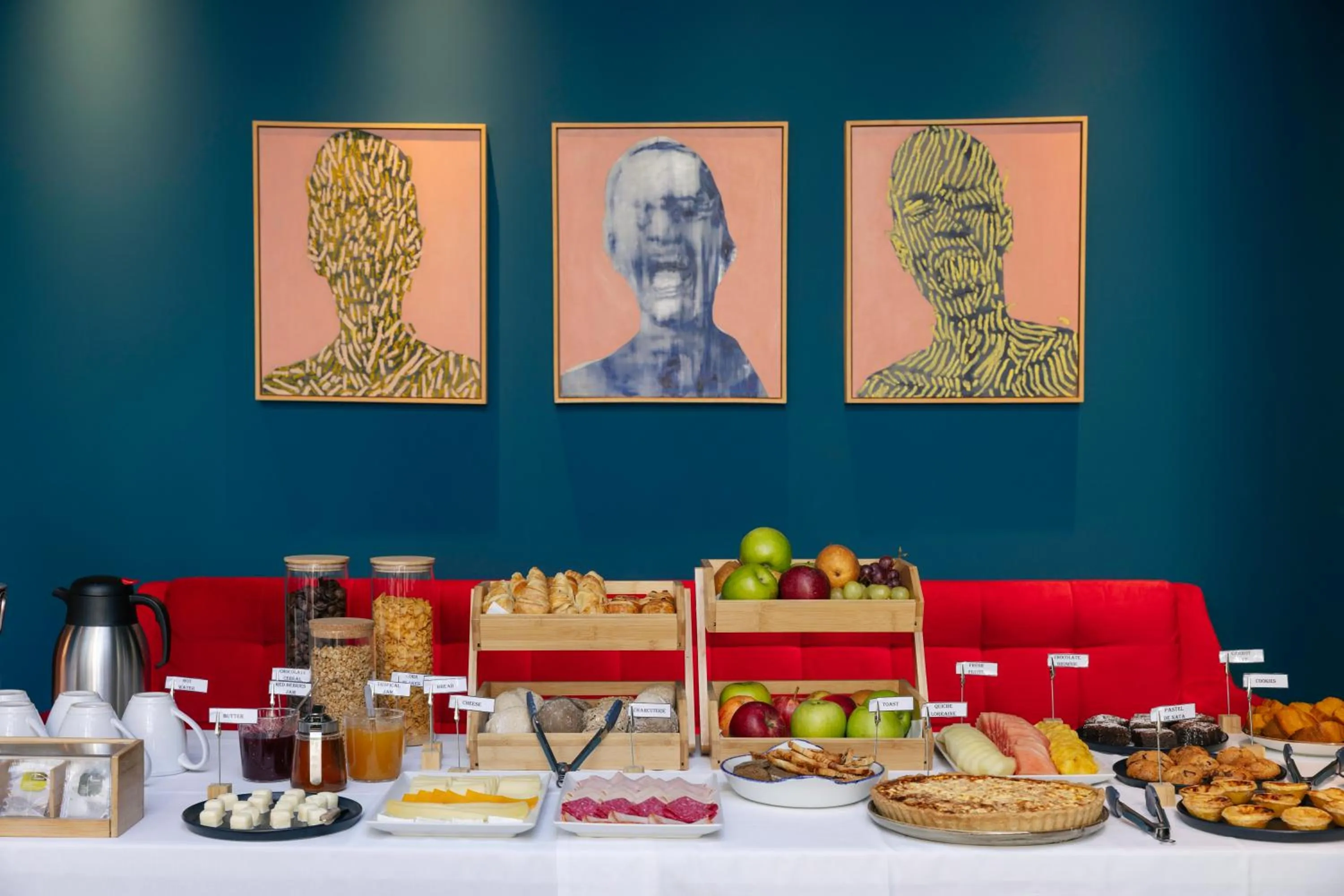 Food and drinks in Esqina Cosmopolitan Lodge