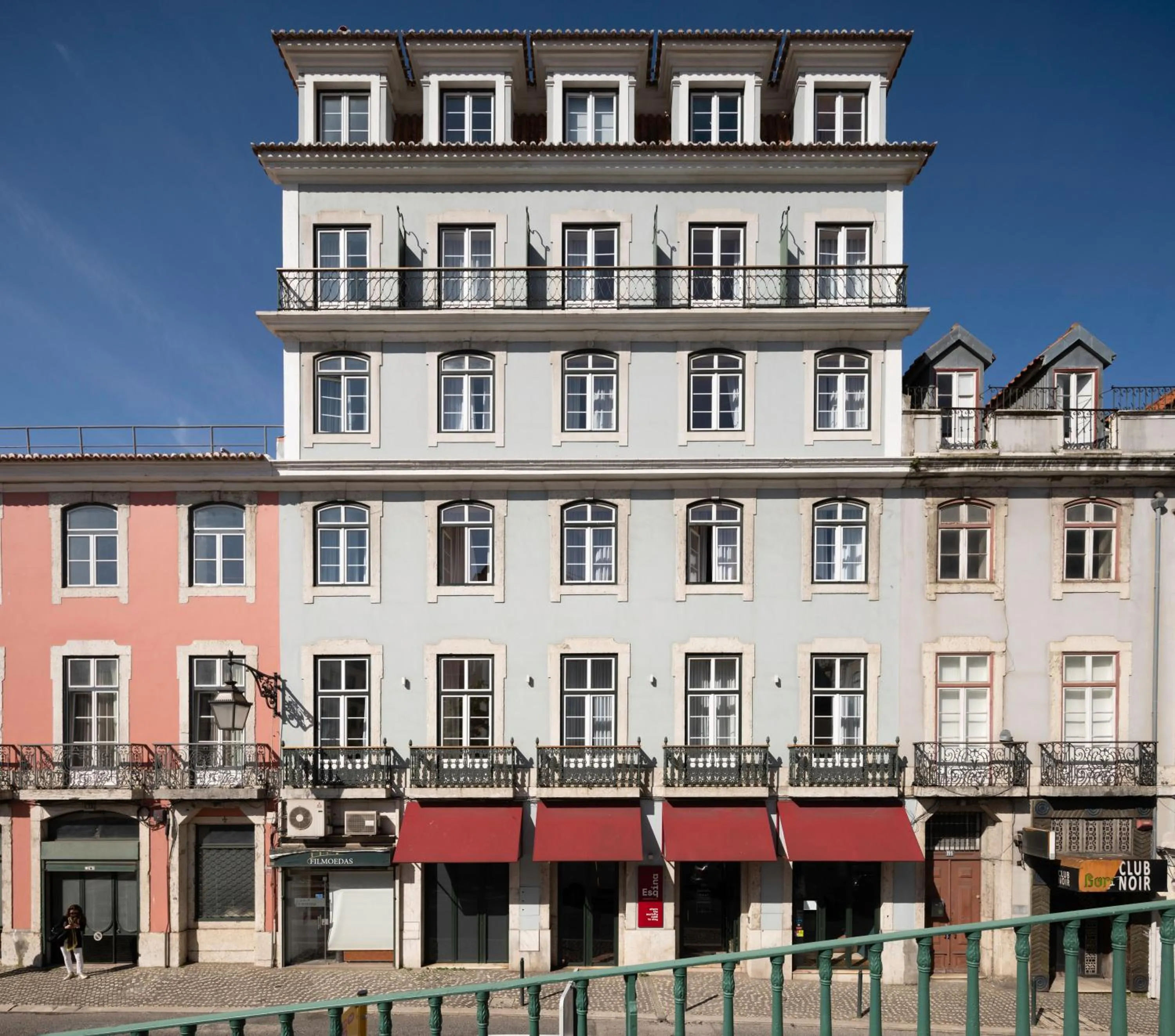 Property building in Esqina Cosmopolitan Lodge