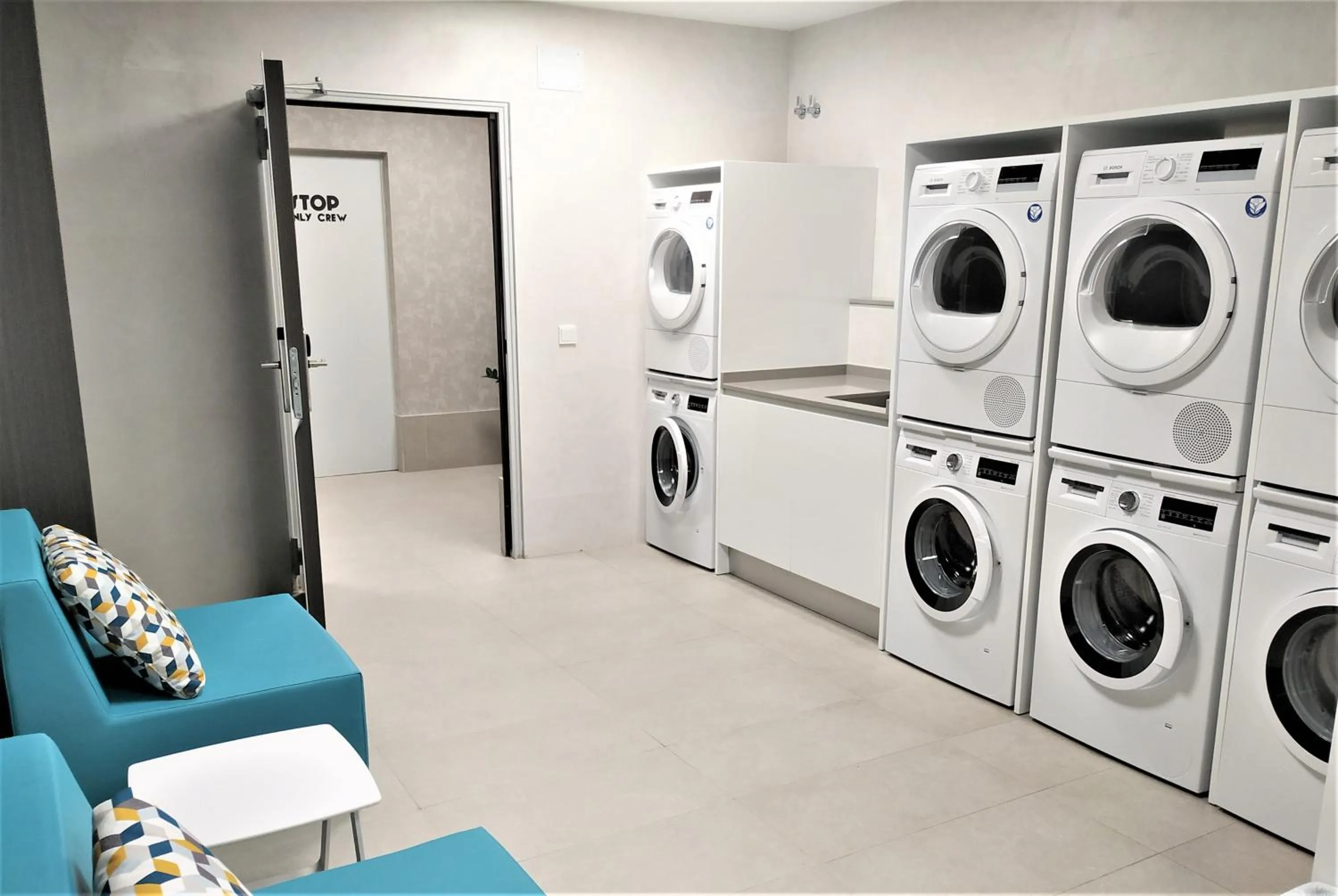 Area and facilities in Ahoy Apartments