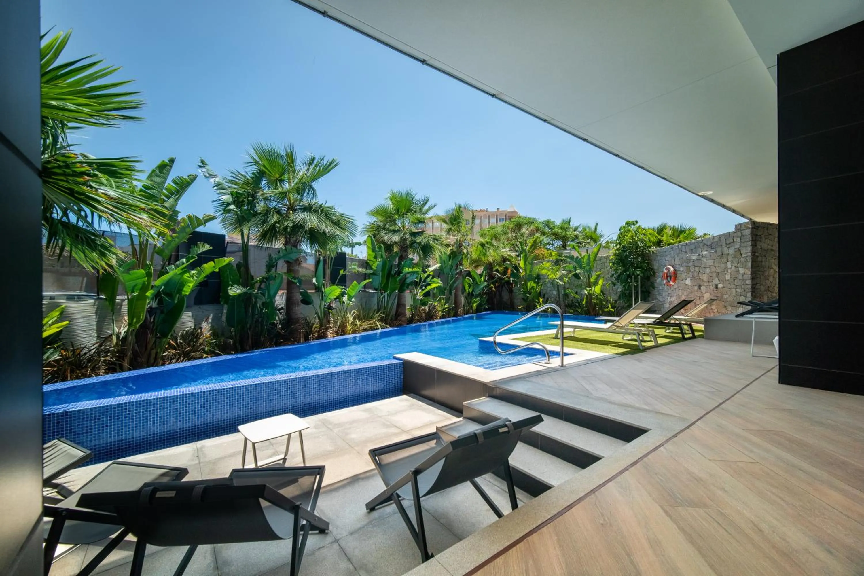 Swimming pool in Ahoy Apartments