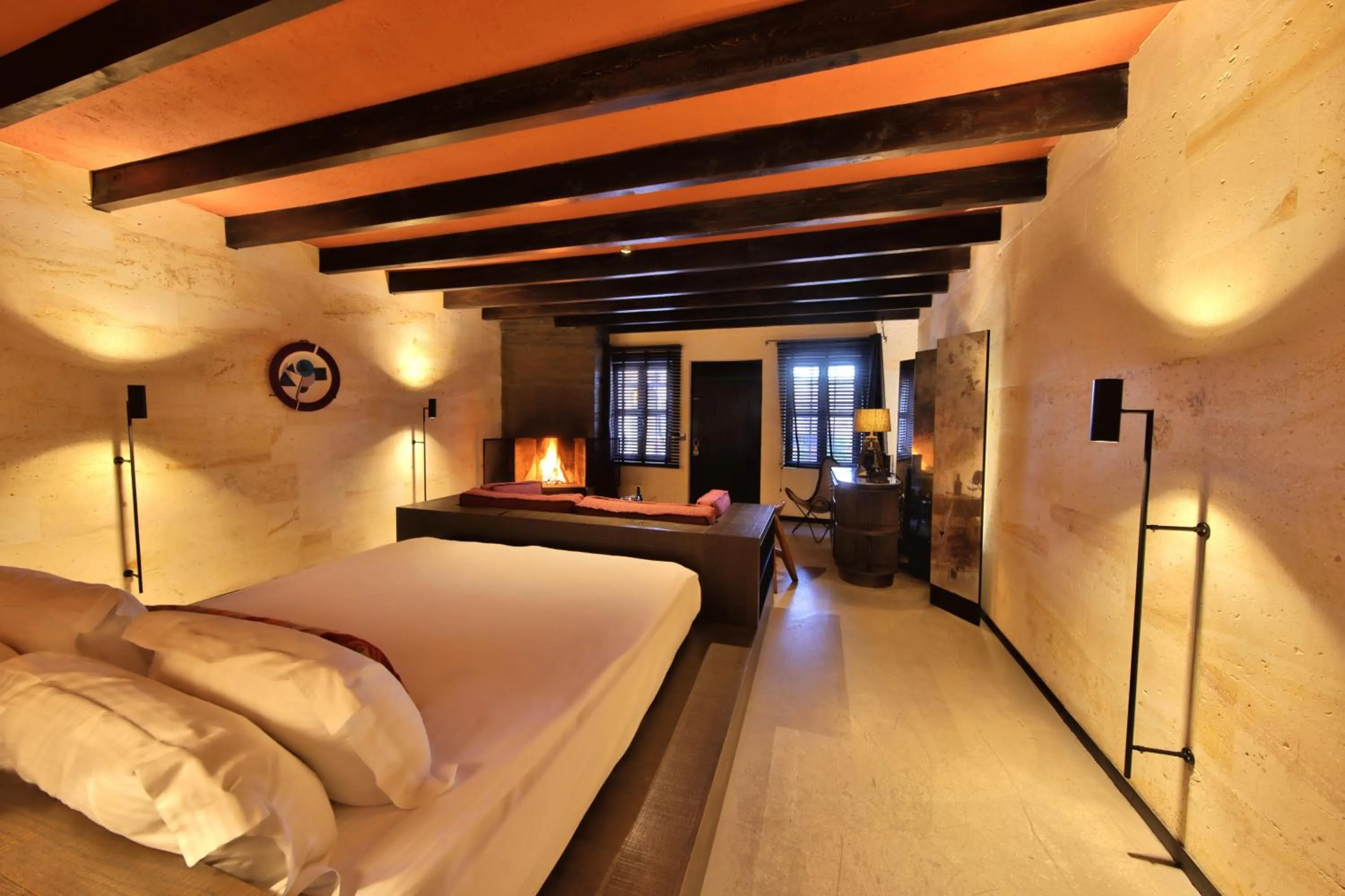 Seating area, Bed in Carus Cappadocia