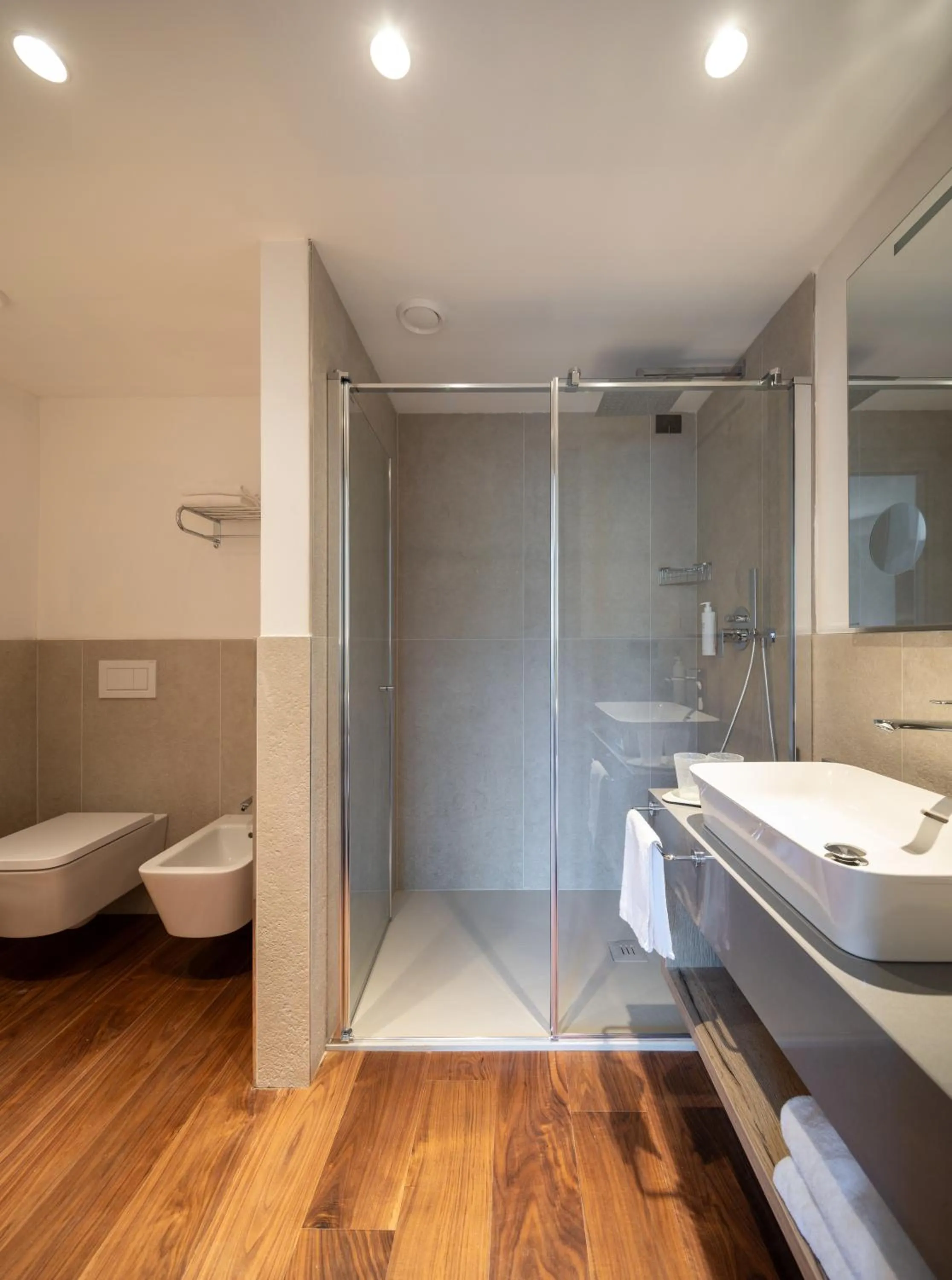Bathroom in Garda Suite Hotel - Tonelli Hotels
