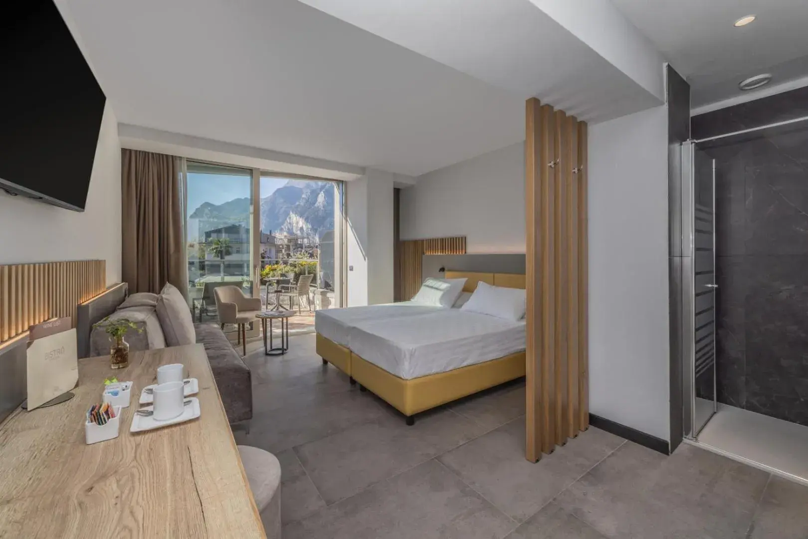 Deluxe Double Room with Terrace in Garda Suite Hotel - Tonelli Hotels Deluxe Double Room with Terrace in Garda Suite Hotel - Tonelli Hotels