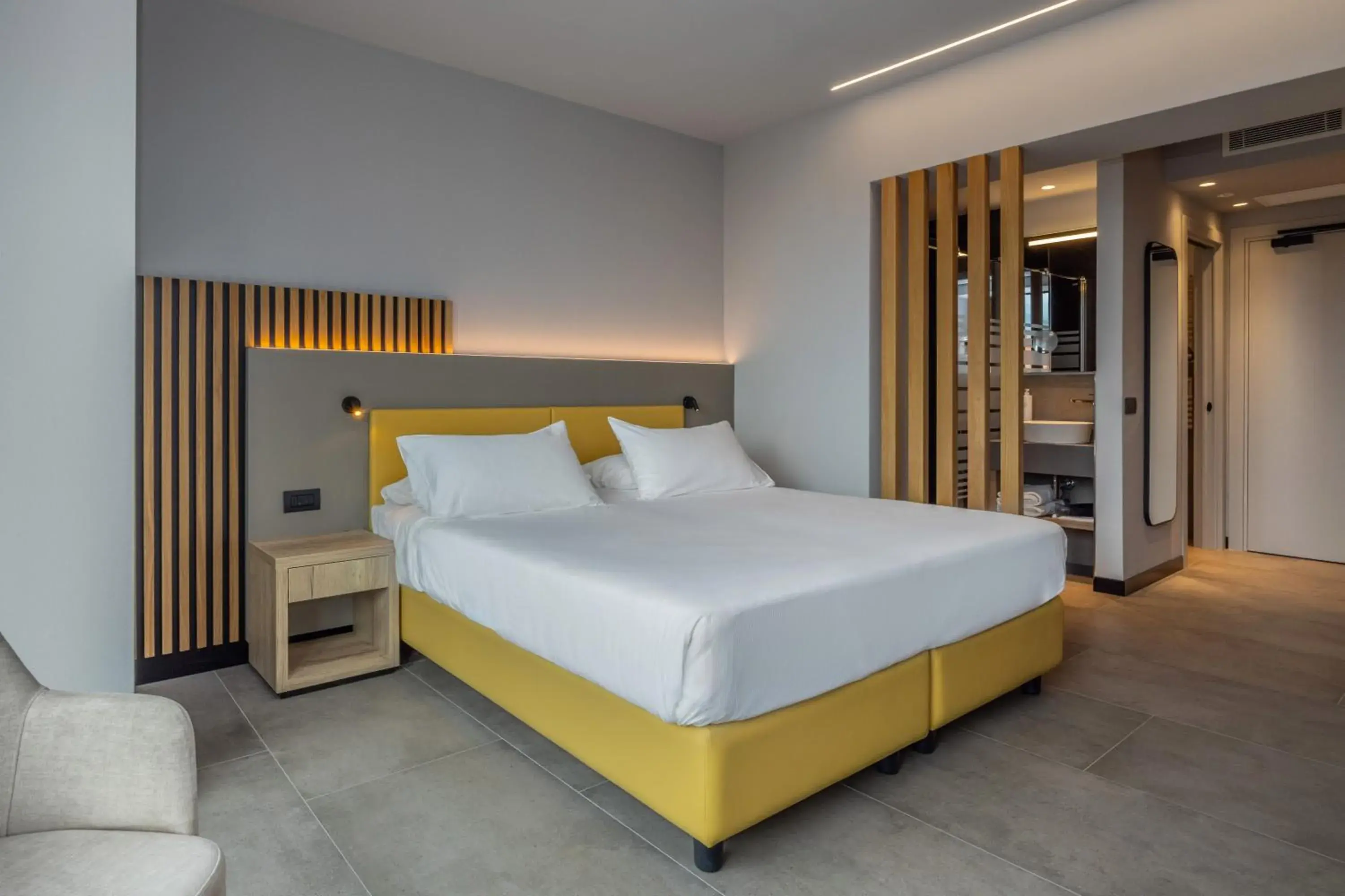 Deluxe Double Room with Lake View and Balcony in Garda Suite Hotel - Tonelli Hotels Deluxe Double Room with Lake View and Balcony in Garda Suite Hotel - Tonelli Hotels