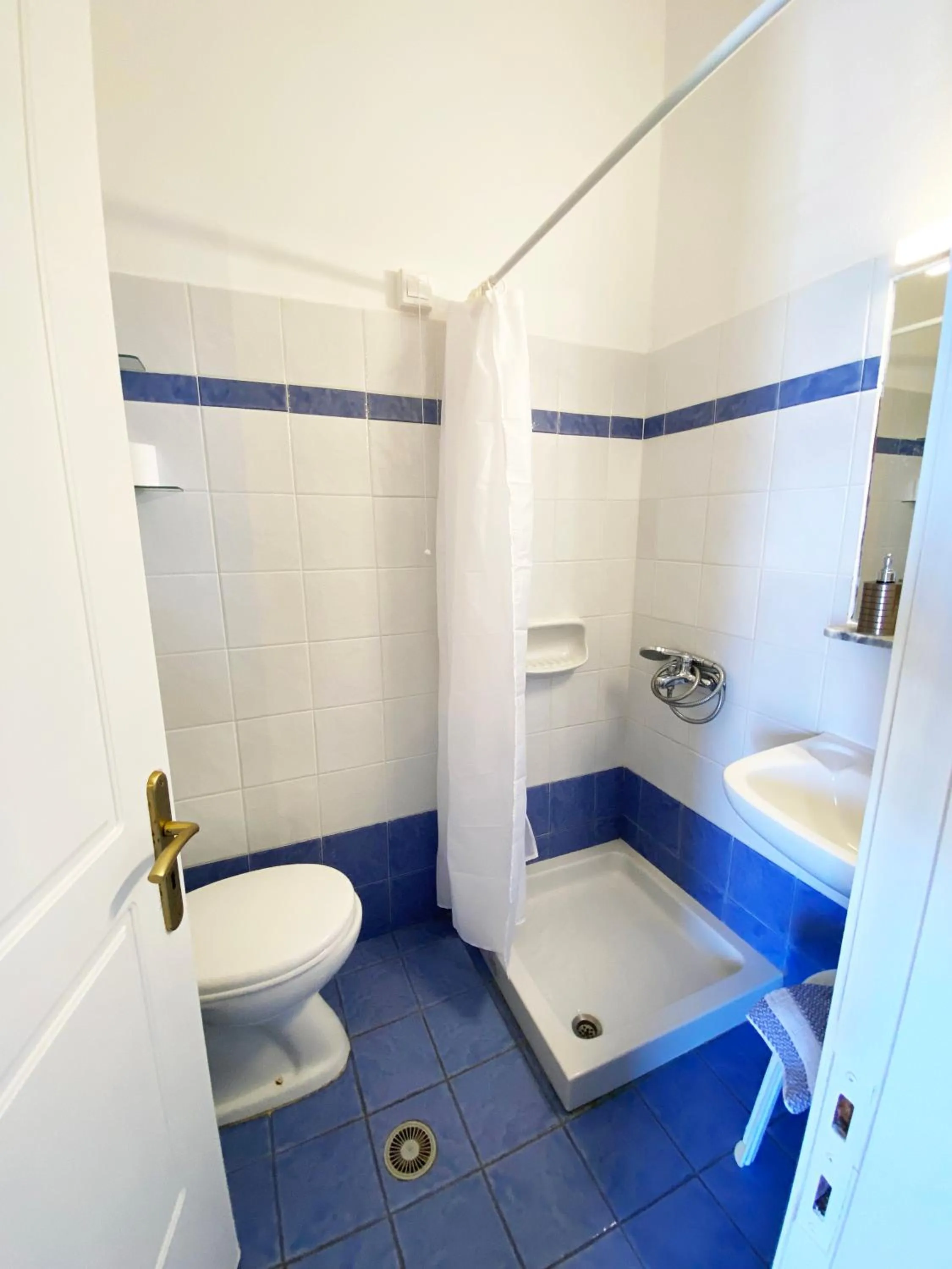 Shower in Agnadi Syros Beachfront Studios & Rooms