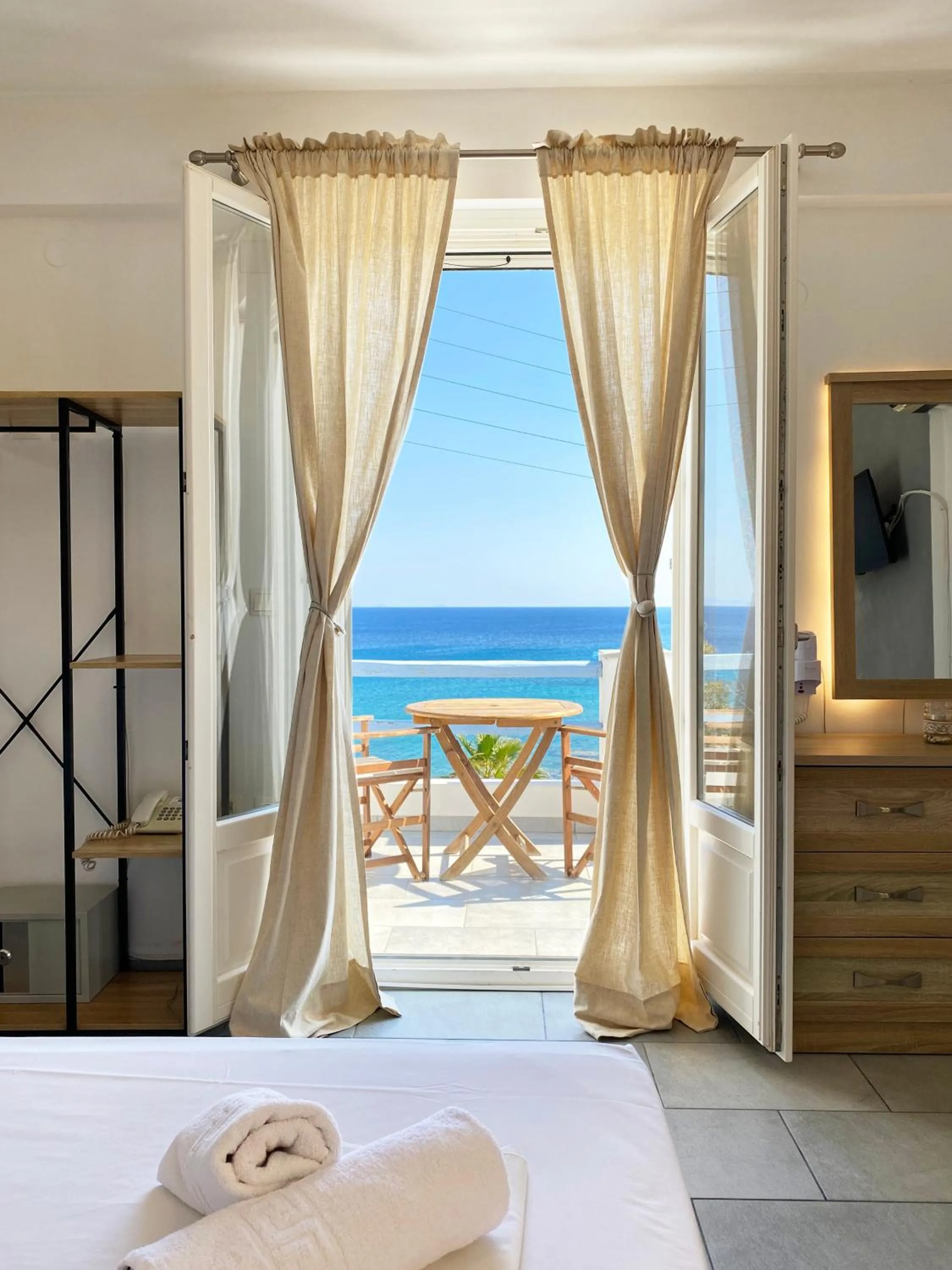 Sea view, Bed in Agnadi Syros Beachfront Studios & Rooms