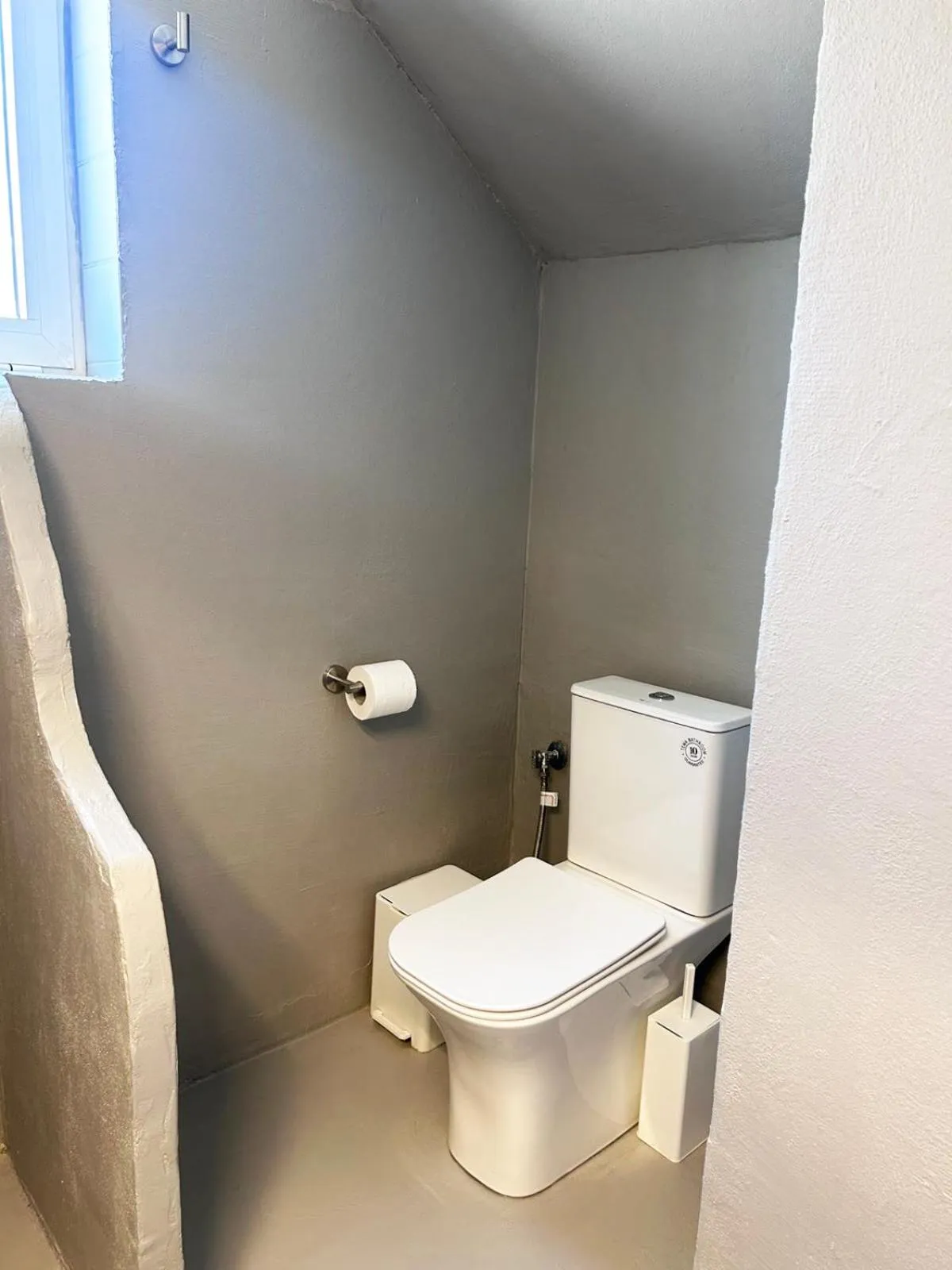 Toilet in Agnadi Syros Beachfront Studios & Rooms