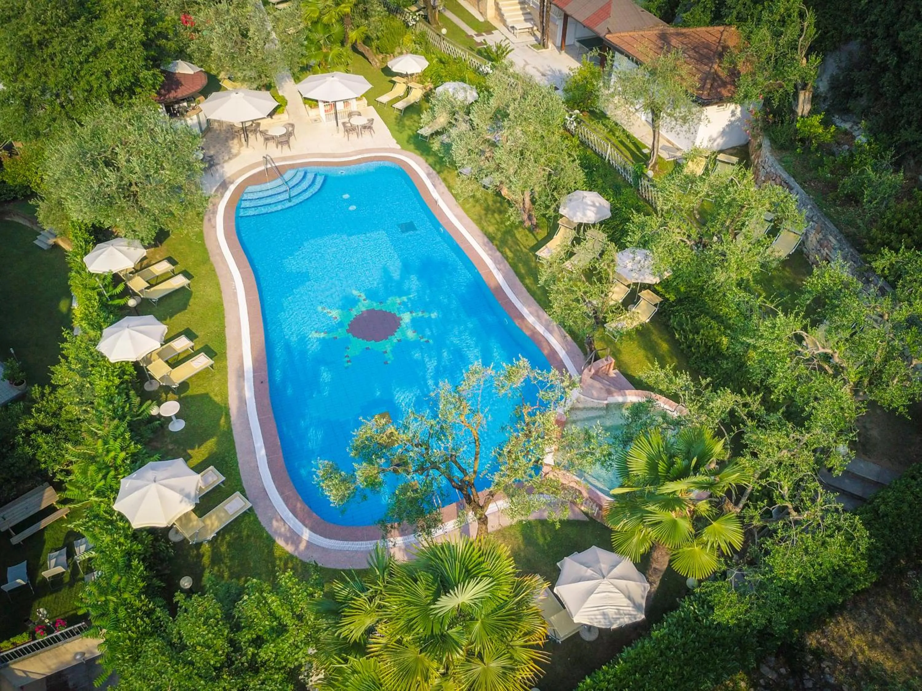 Swimming pool in Hotel Continental - Tonelli Hotels