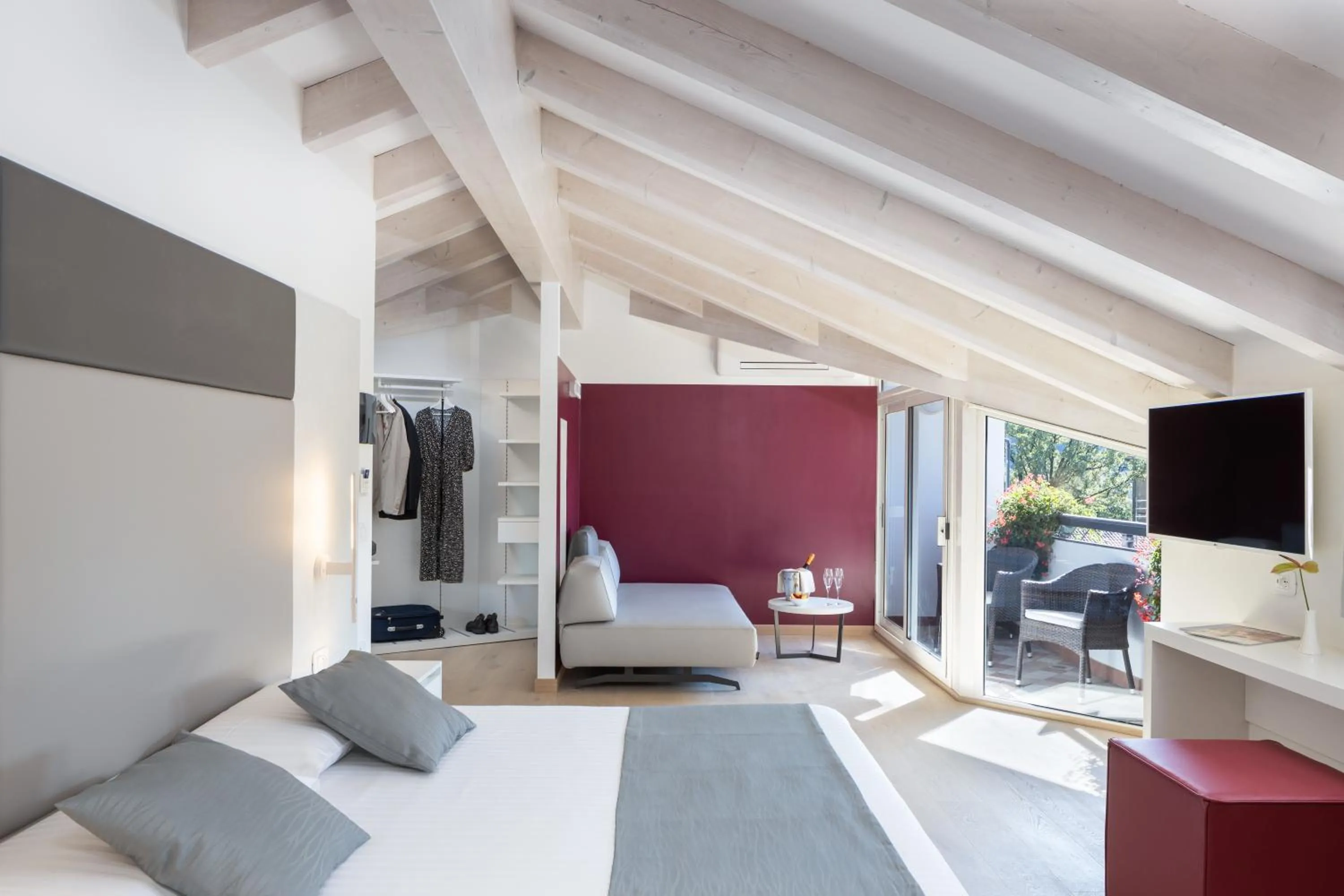 Bedroom, Bed in Hotel Continental - Tonelli Hotels