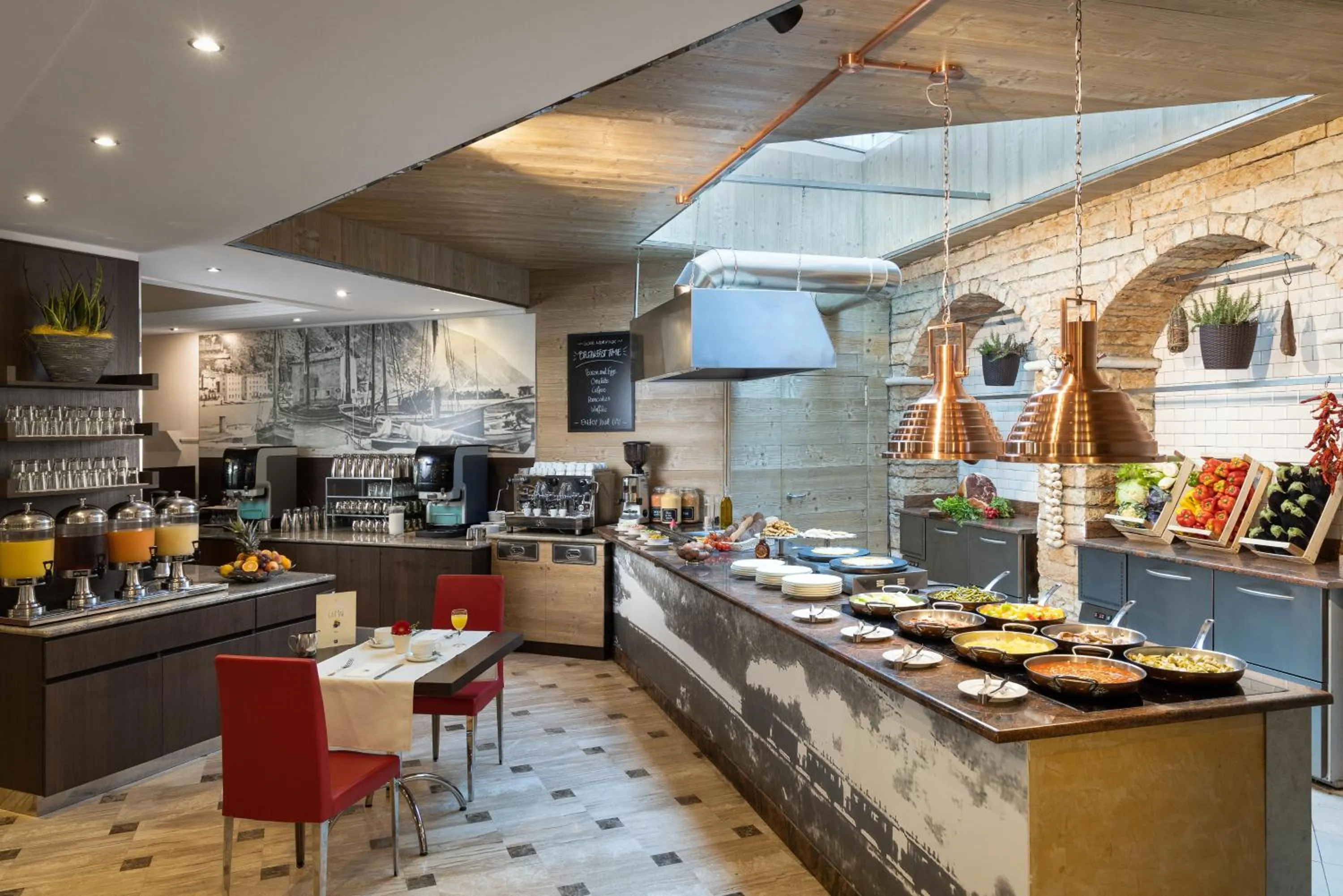 Buffet breakfast in Hotel Continental - Tonelli Hotels