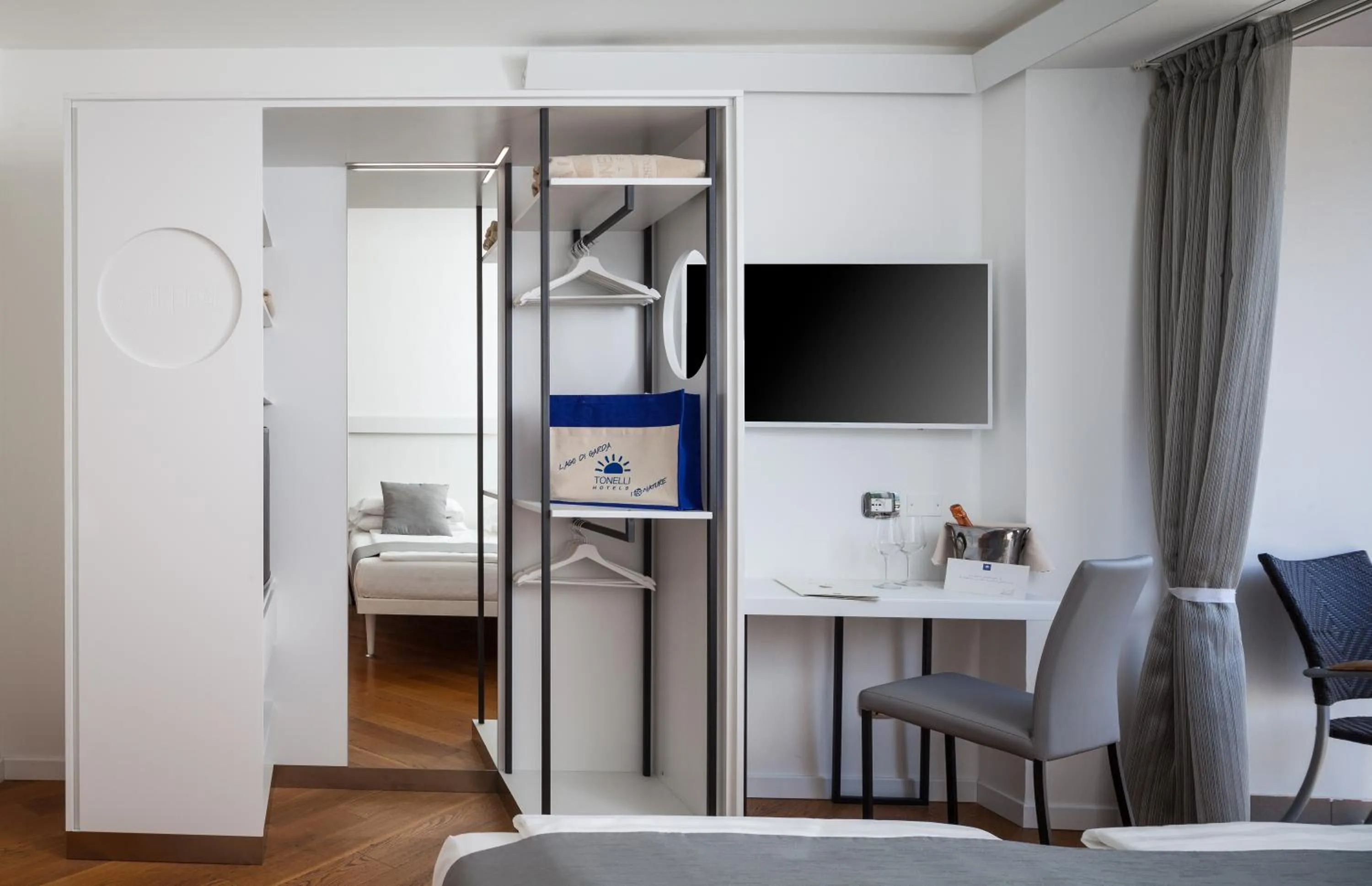 Bedroom, Bed in Hotel Continental - Tonelli Hotels