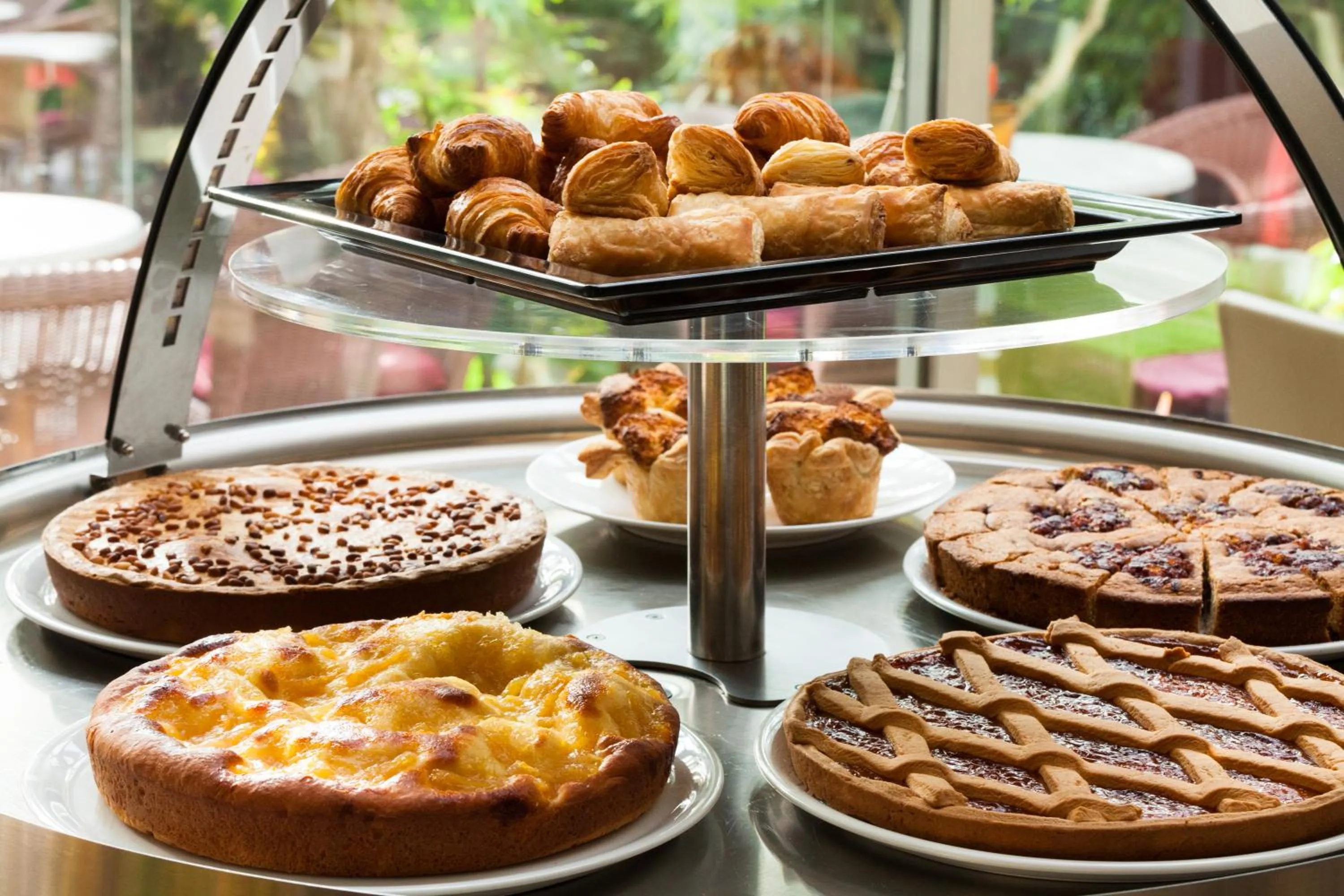 Buffet breakfast in Hotel Continental - Tonelli Hotels