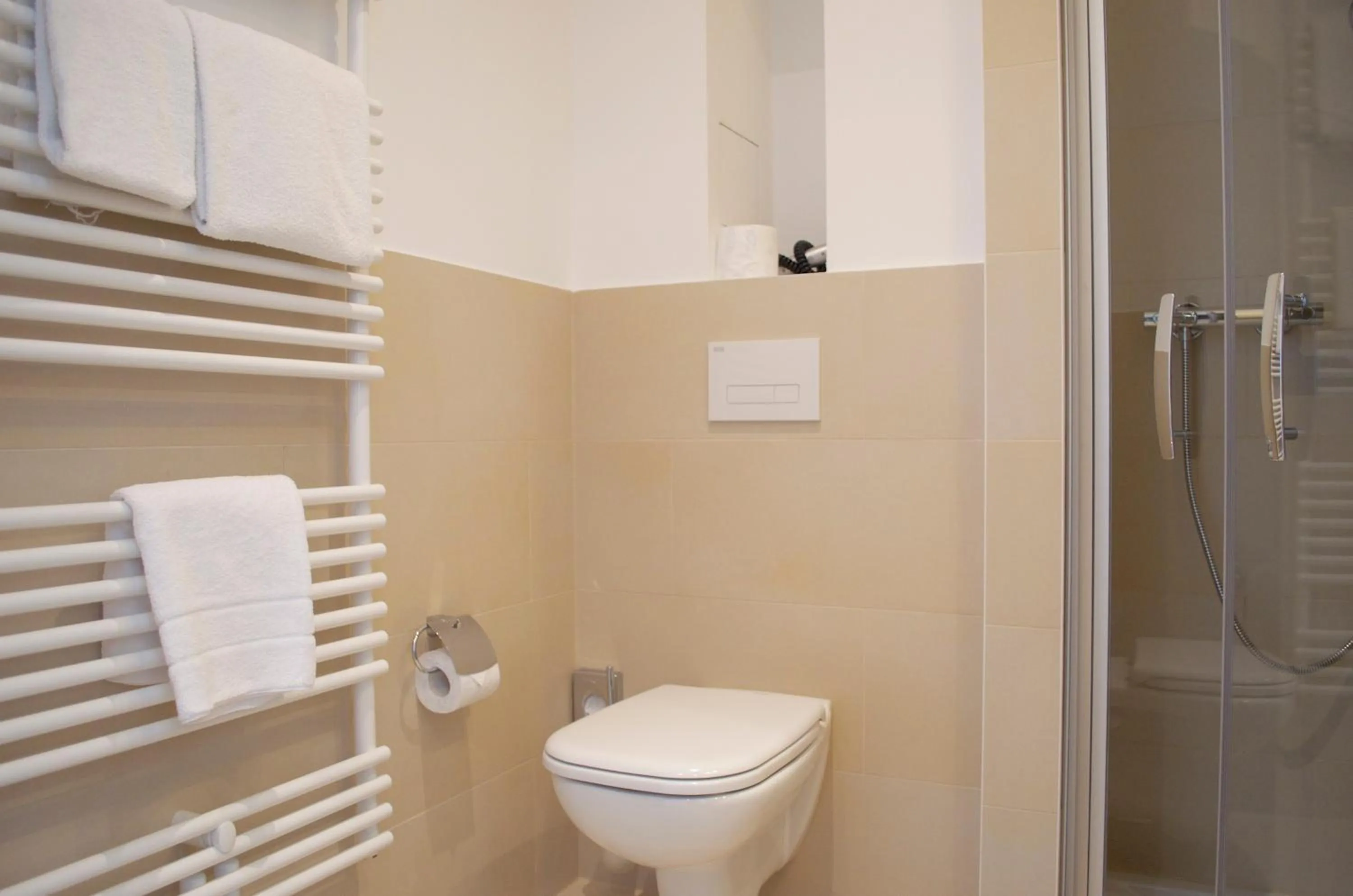 Bathroom in Augusten Hotel München