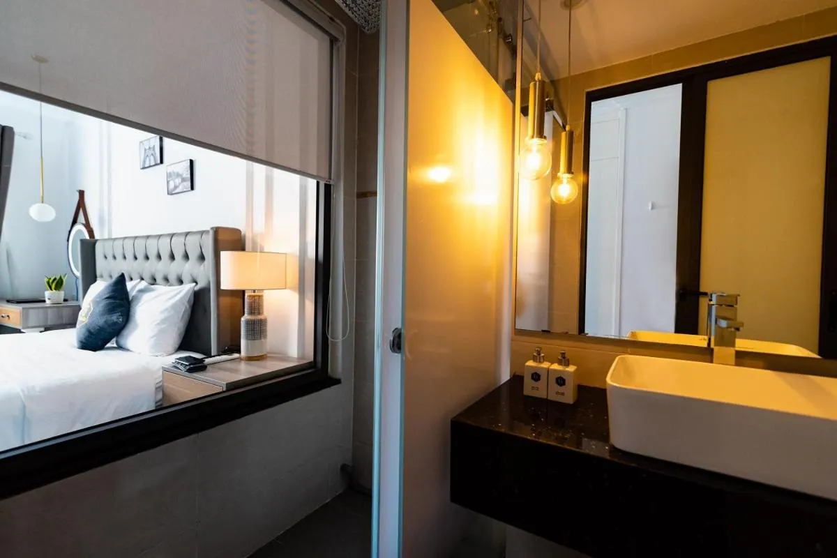 Shower in The G.Hotel Hue