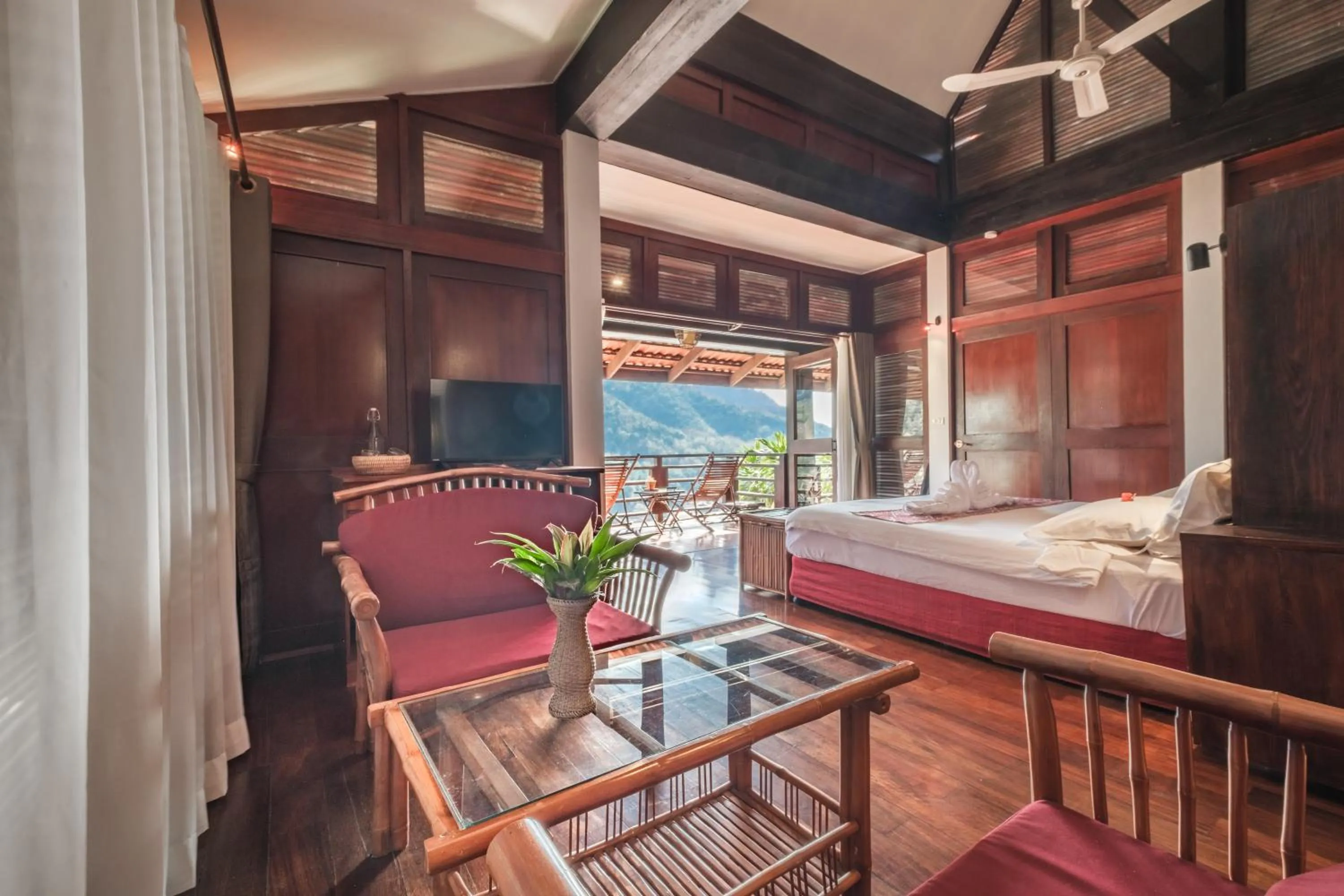 Bedroom, Bed in The Sanctuary Pakbeng Lodge