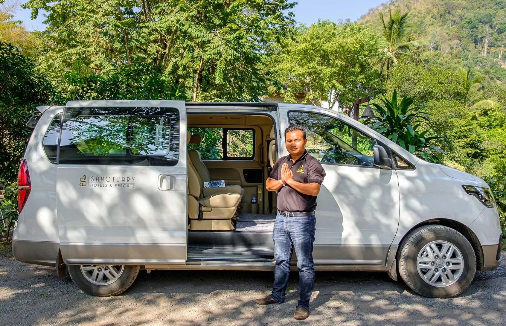 Staff in The Sanctuary Pakbeng Lodge