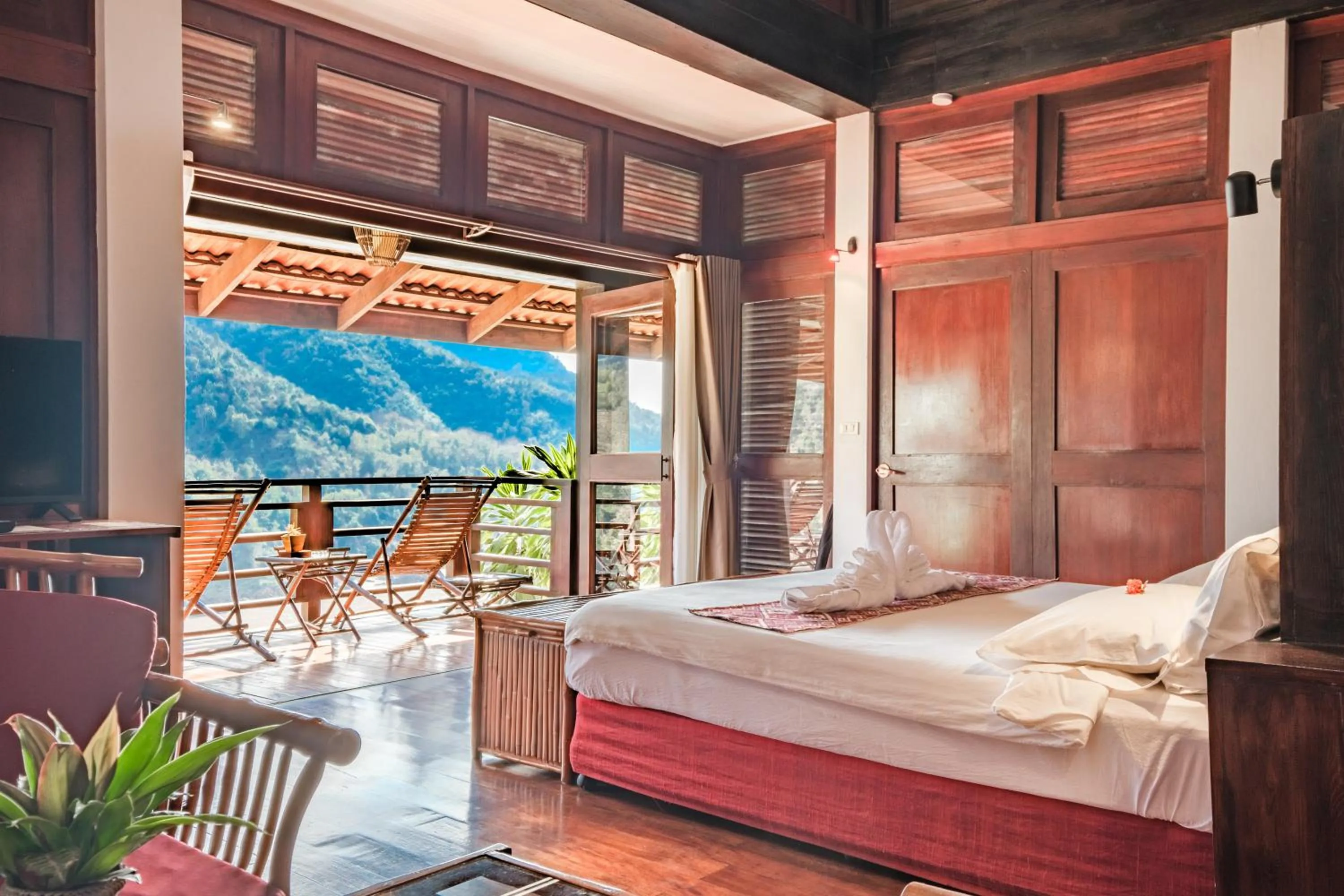 Bedroom, Bed in The Sanctuary Pakbeng Lodge