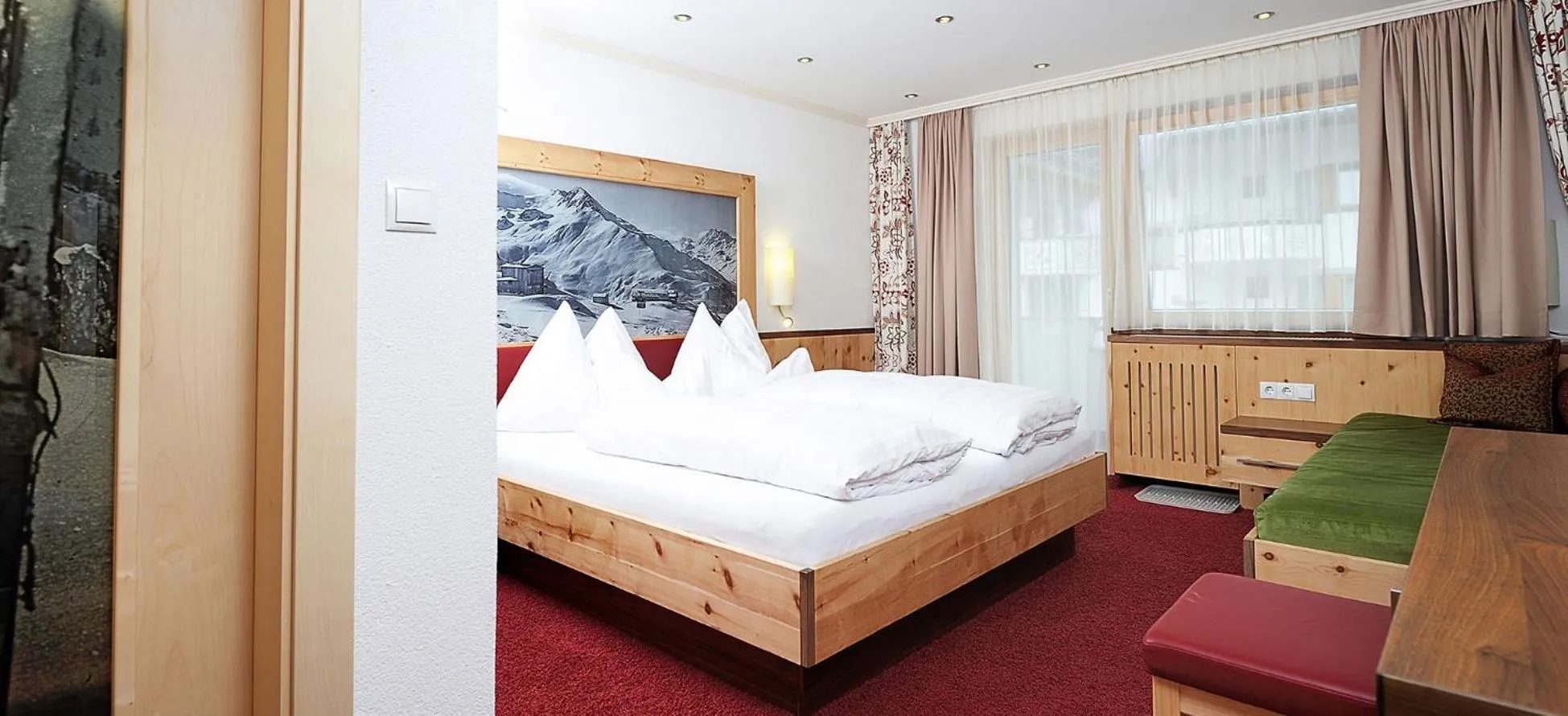 Bed in Hotel Kristall B&B