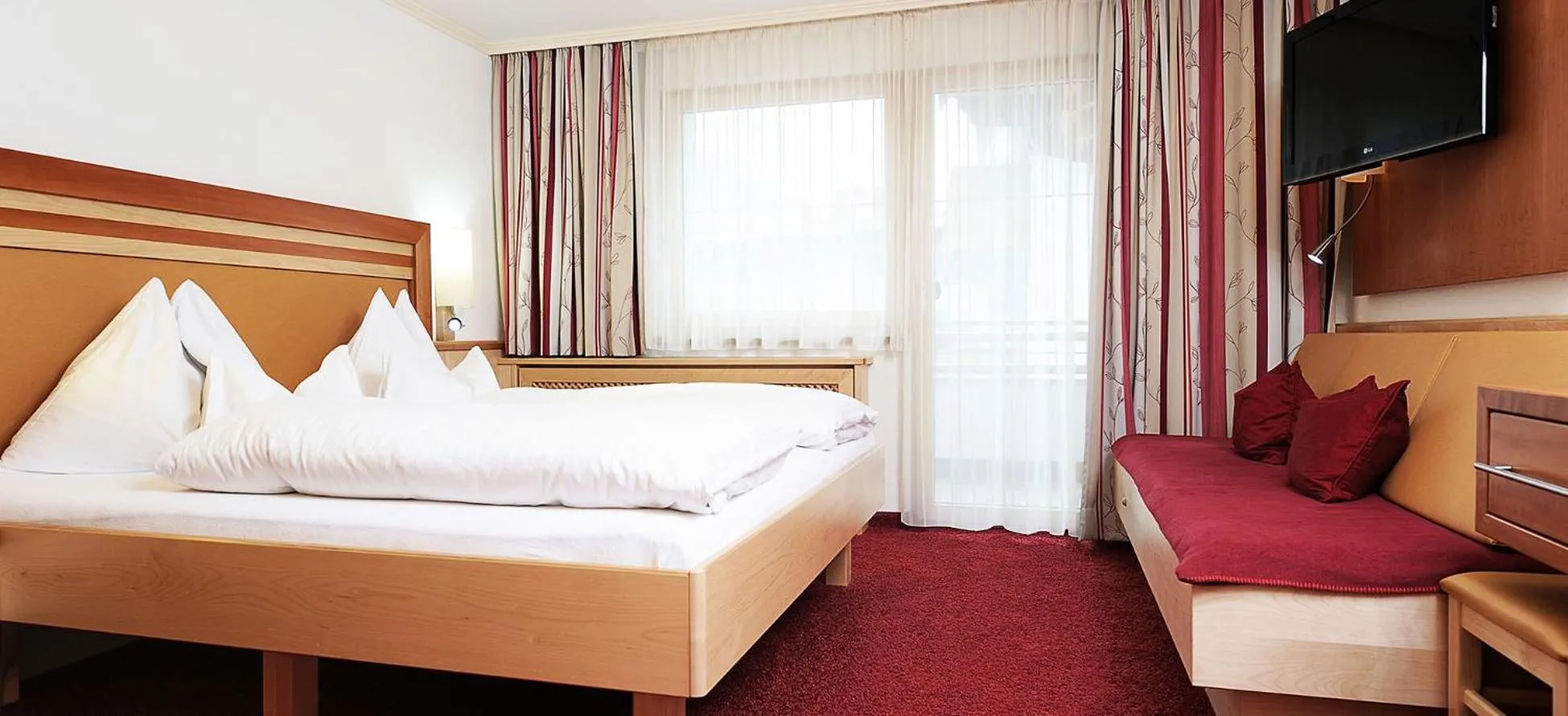 Bed in Hotel Kristall B&B