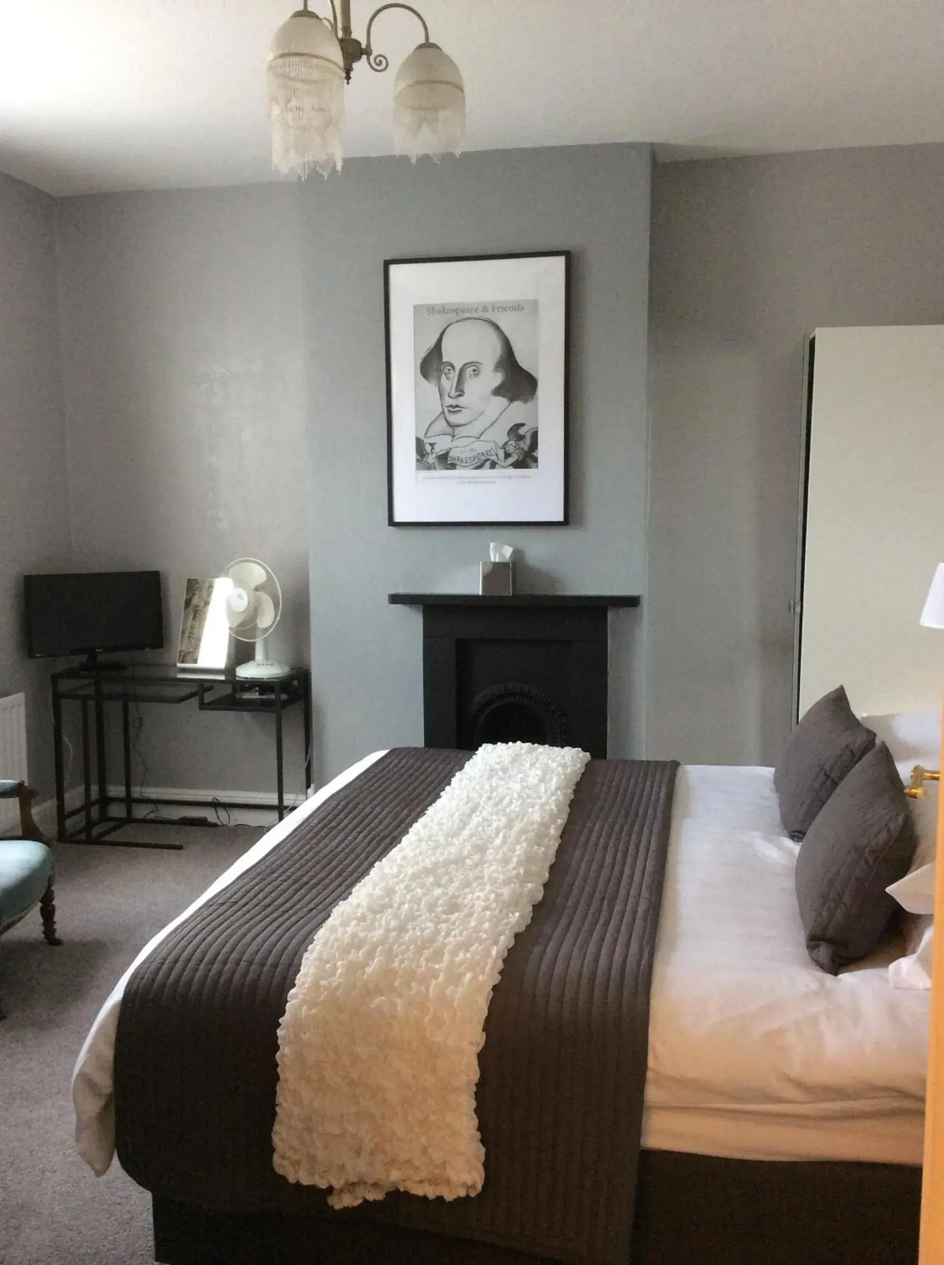 Double or Twin Room with Shower in Hedley Villa Guest House Double or Twin Room with Shower in Hedley Villa Guest House