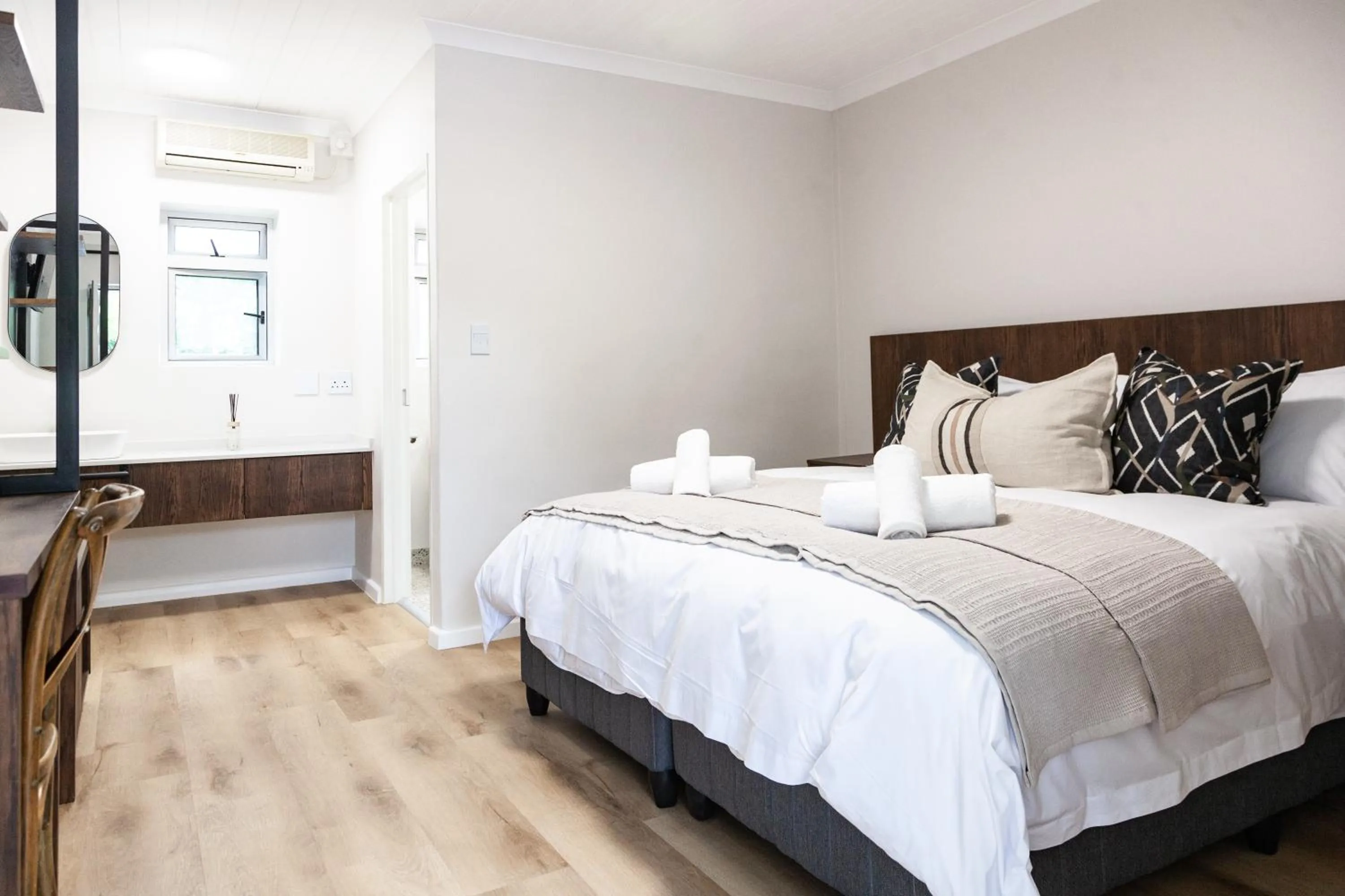 Property building, Bed in Skinkikofi Guest House