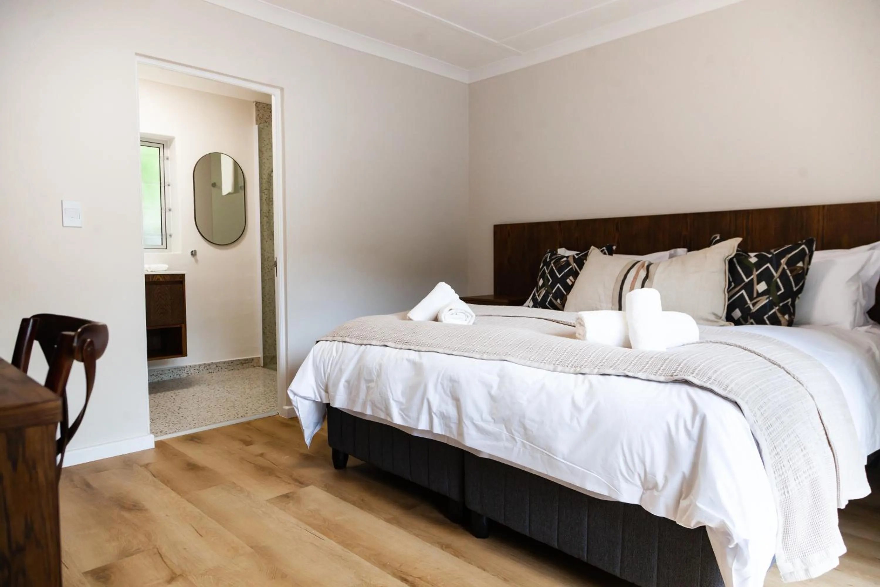 Shower, Bed in Skinkikofi Guest House