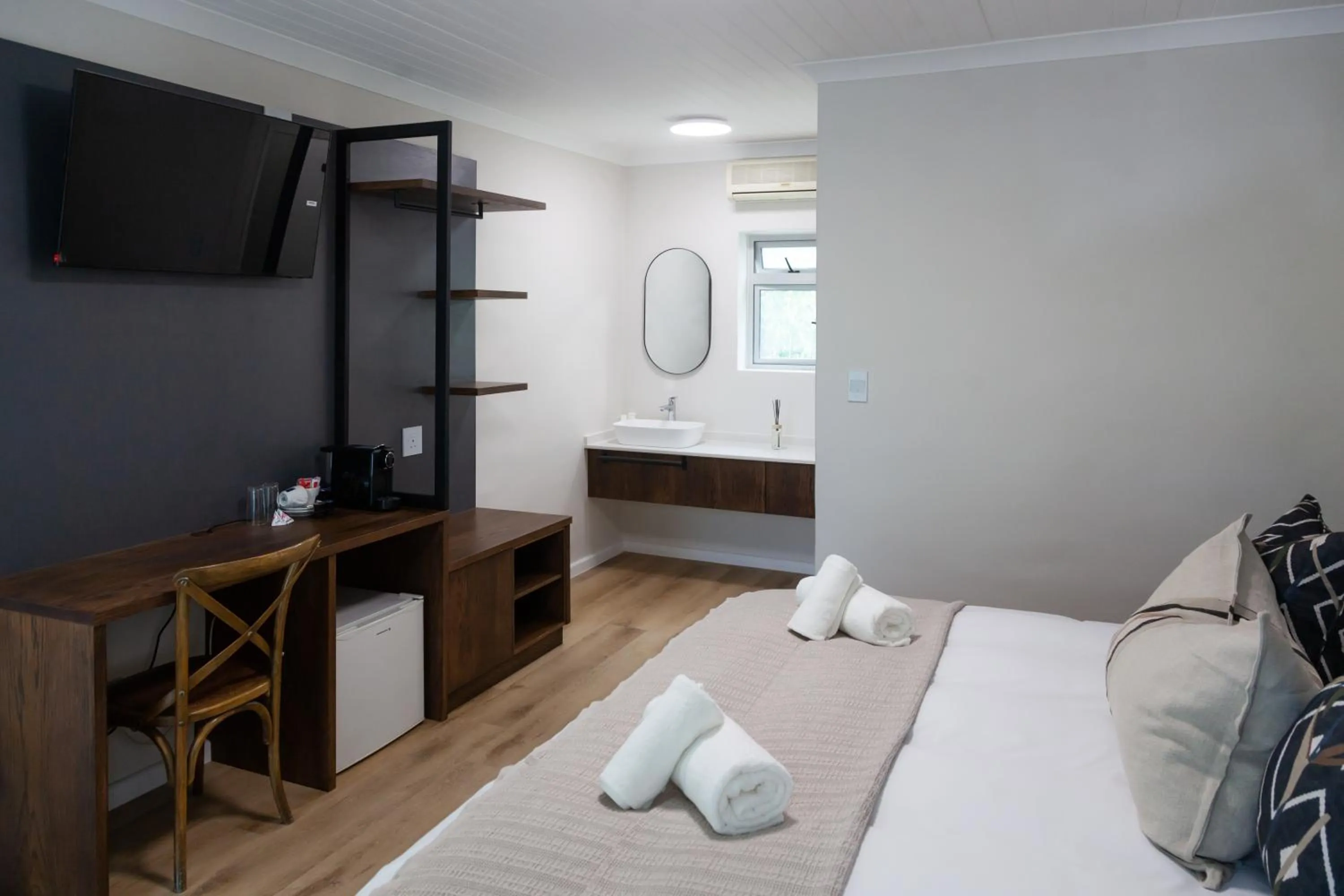 Property building, Bed in Skinkikofi Guest House