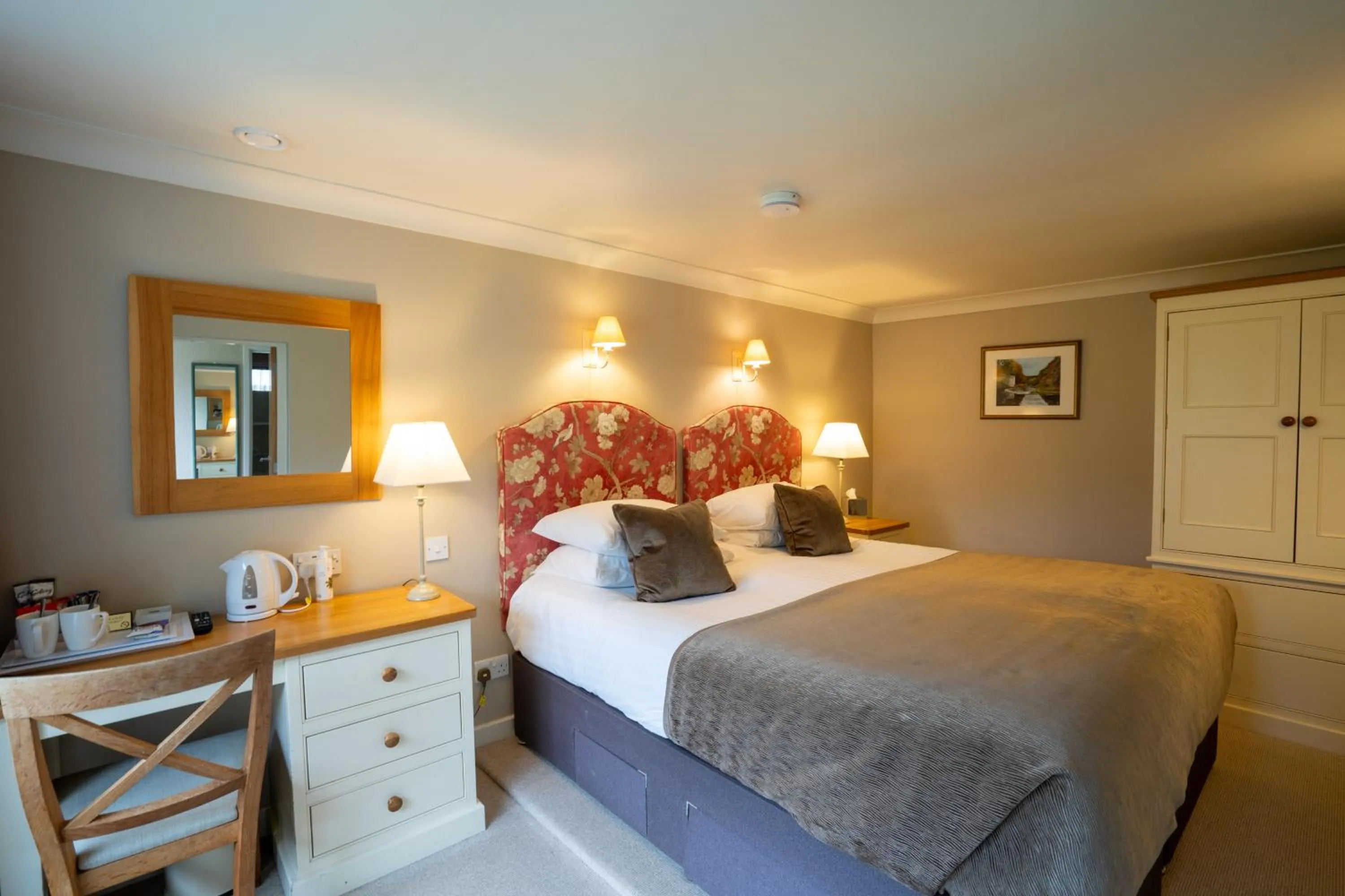 Photo of the whole room, Bed in The Pheasant Inn