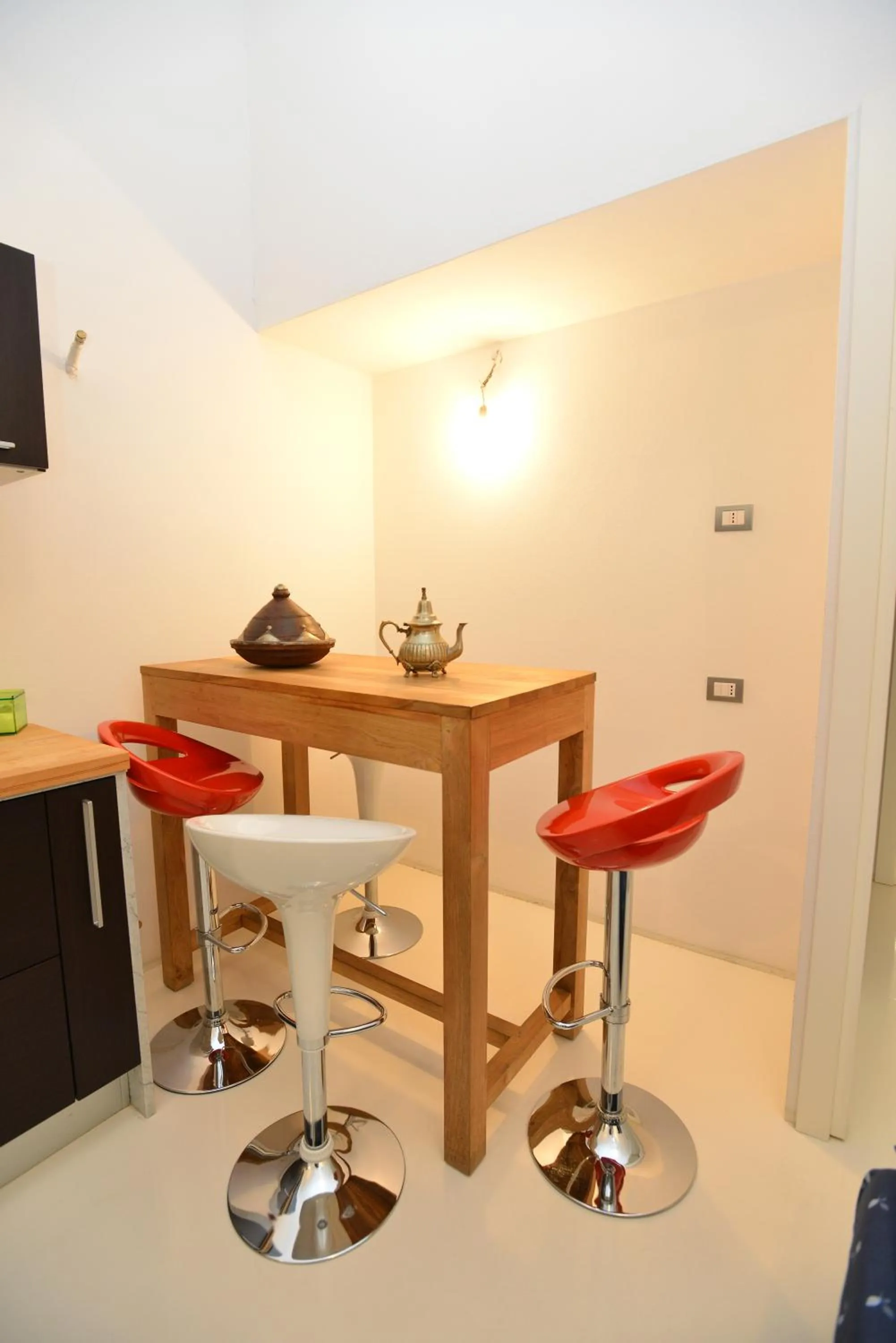 Kitchen or kitchenette in IzzHome Dsign