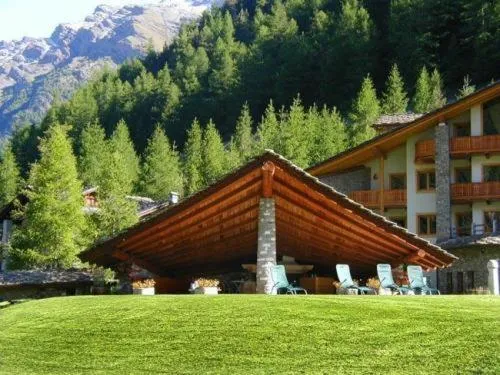 Property building in Eco Wellness Hotel Notre Maison