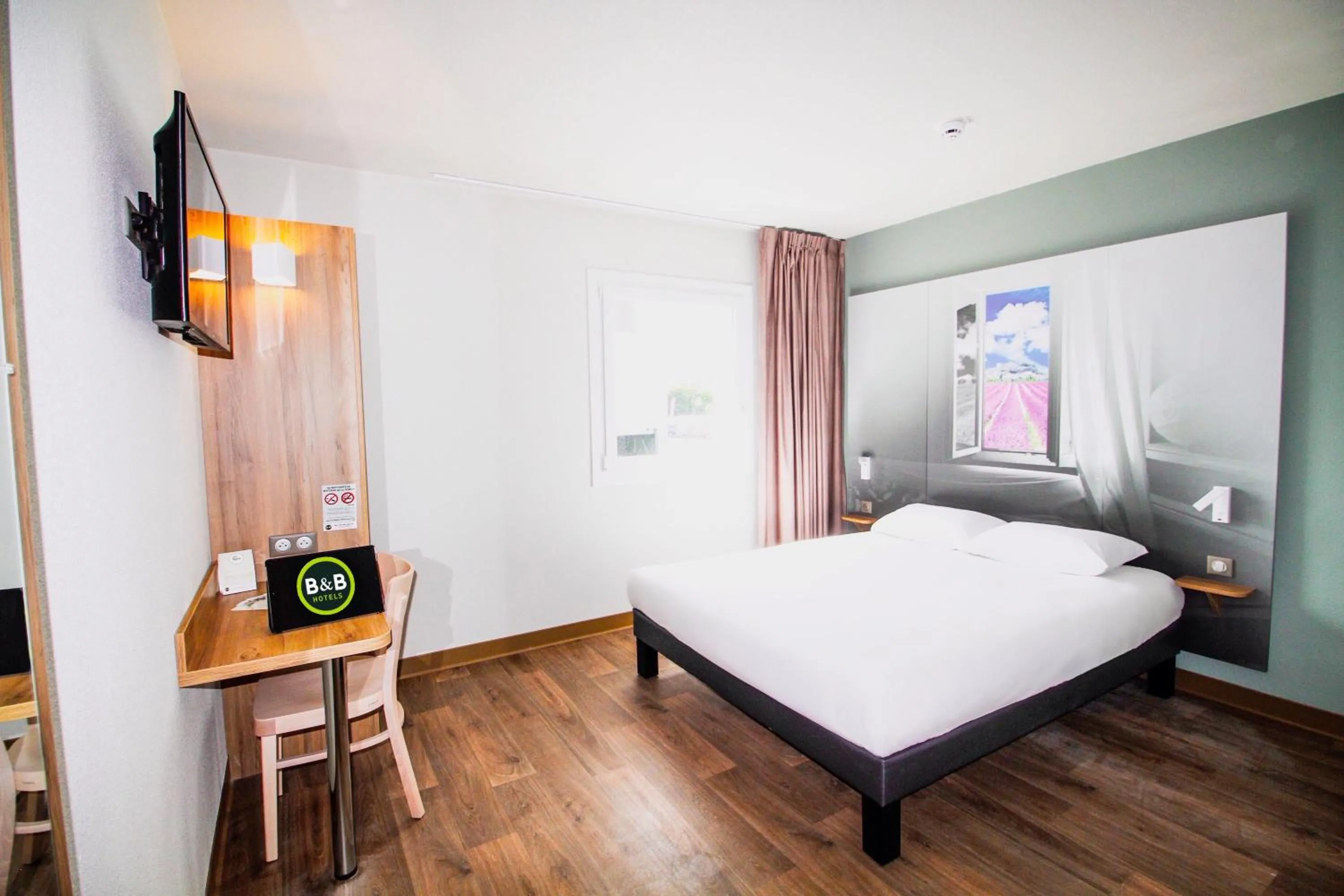 TV and multimedia, Bed in B&B HOTEL Montélimar Sud